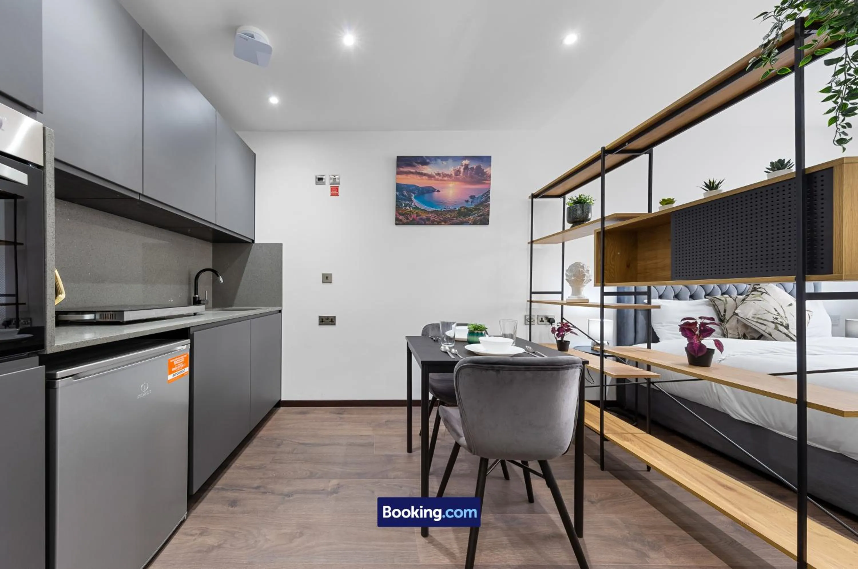 Kitchen or kitchenette in Stylish Studio Apt By Stay Smart Short Lets & Serviced Accommodation Woodstock With Free WiFi