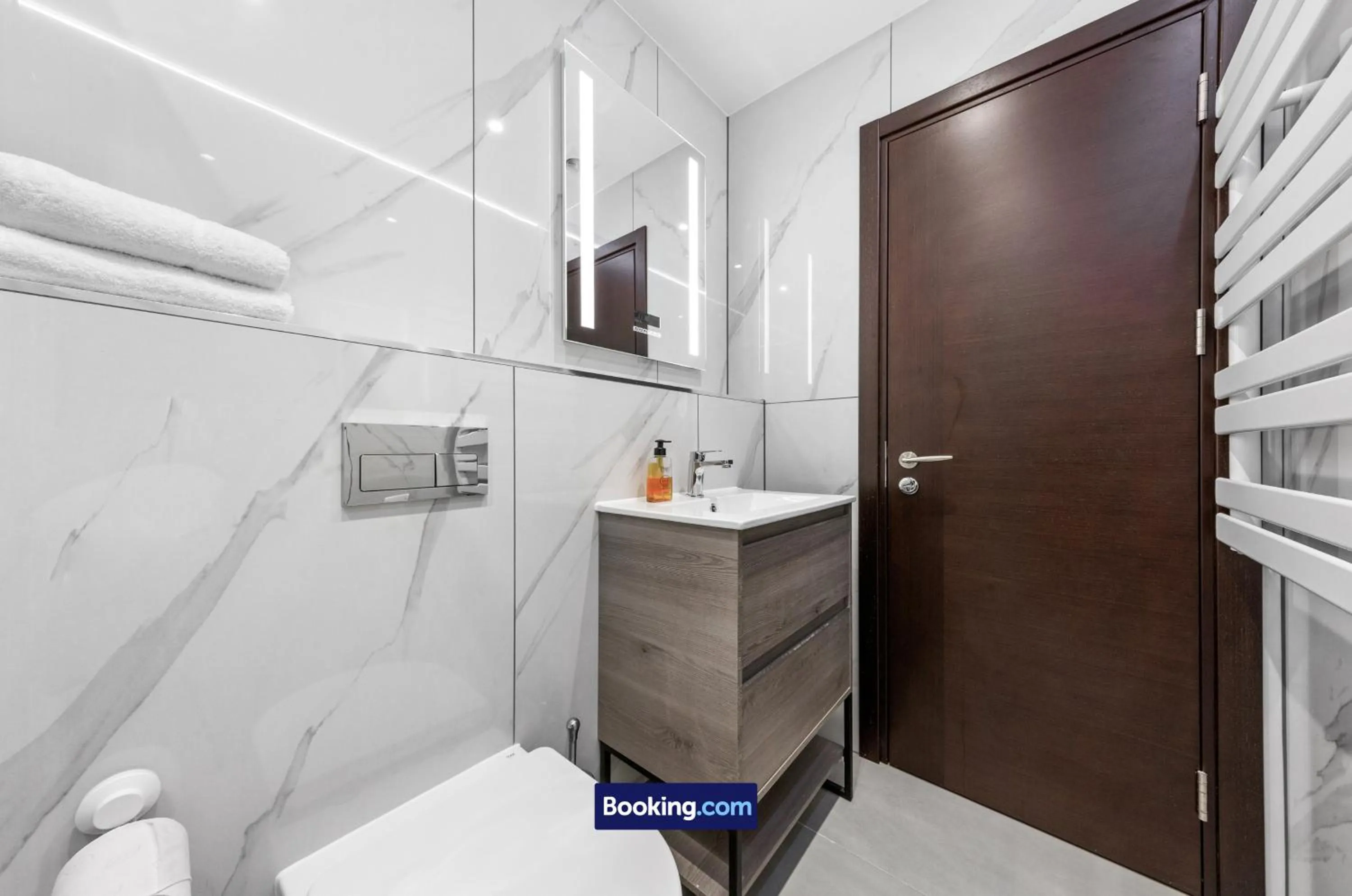 Bathroom in Stylish Studio Apt By Stay Smart Short Lets & Serviced Accommodation Woodstock With Free WiFi