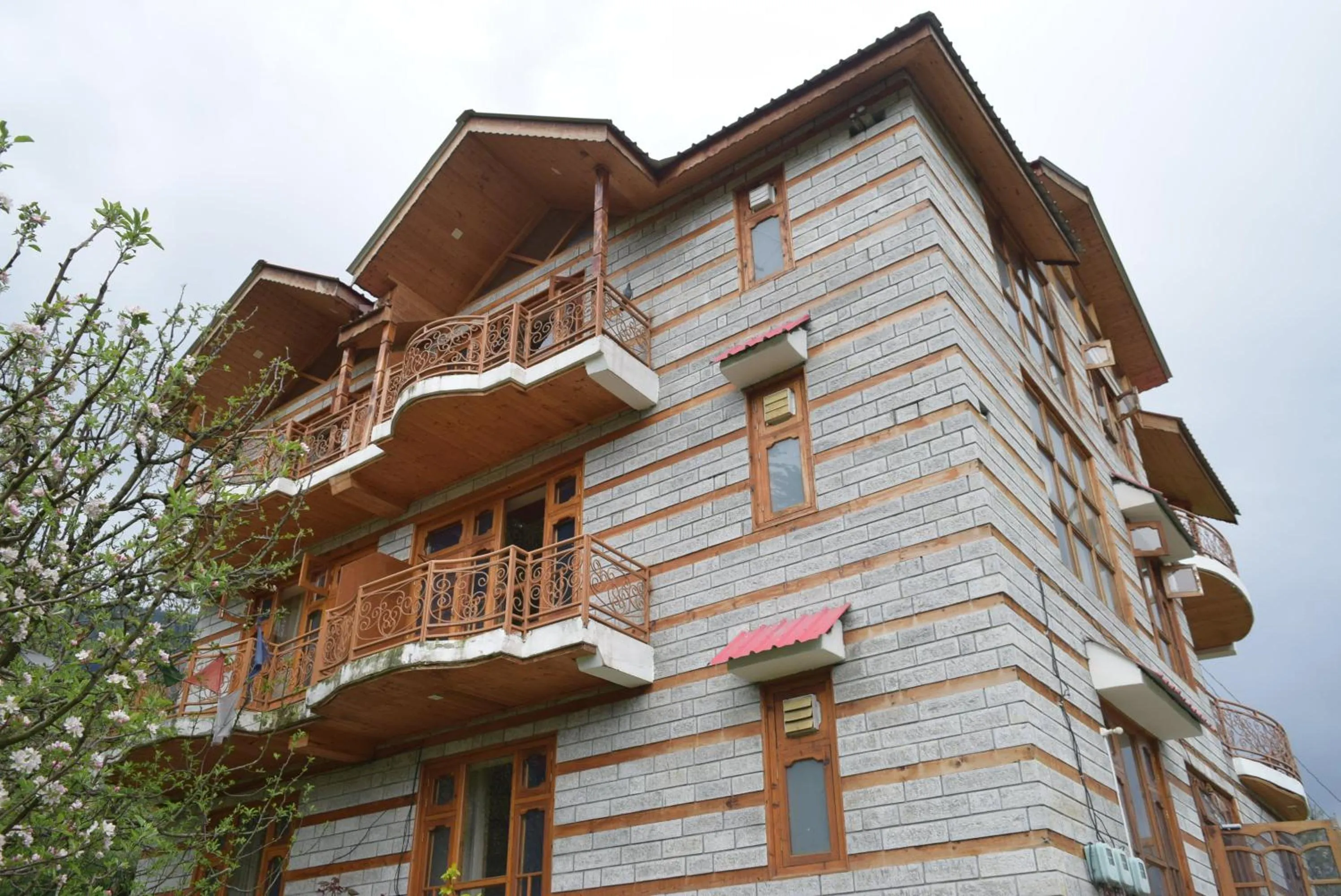 Property building in Shepherd Inn the Hill