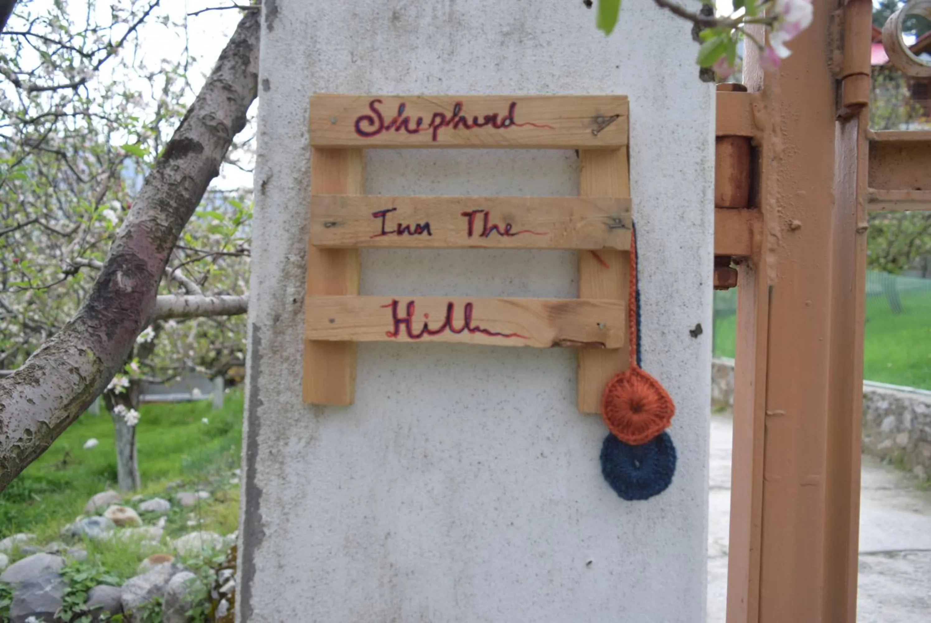 Property logo or sign in Shepherd Inn the Hill