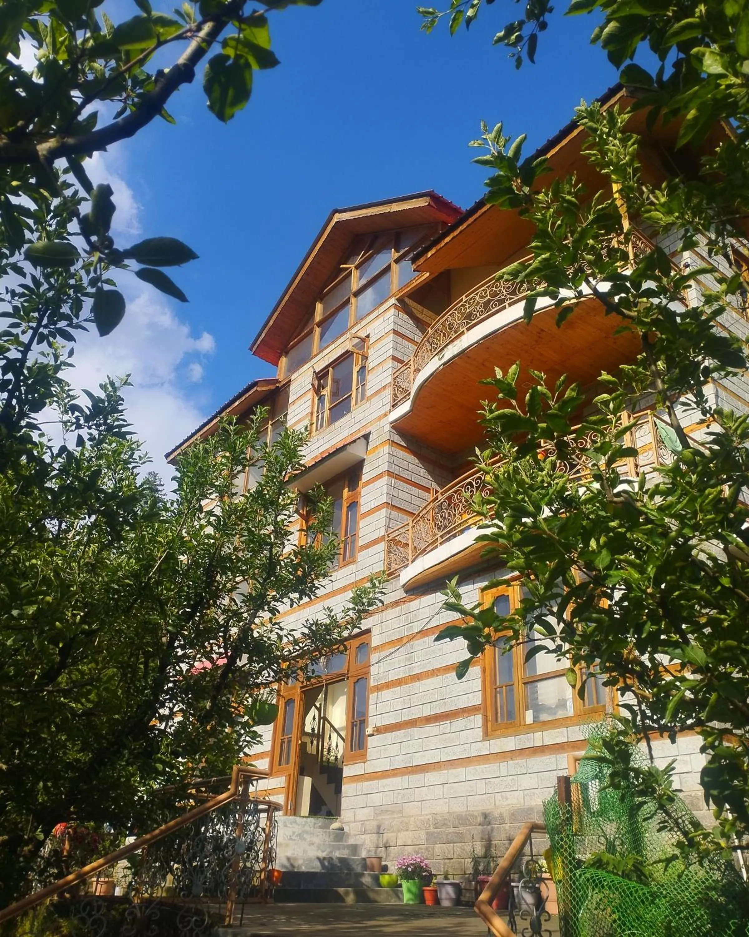 Property building in Shepherd Inn the Hill