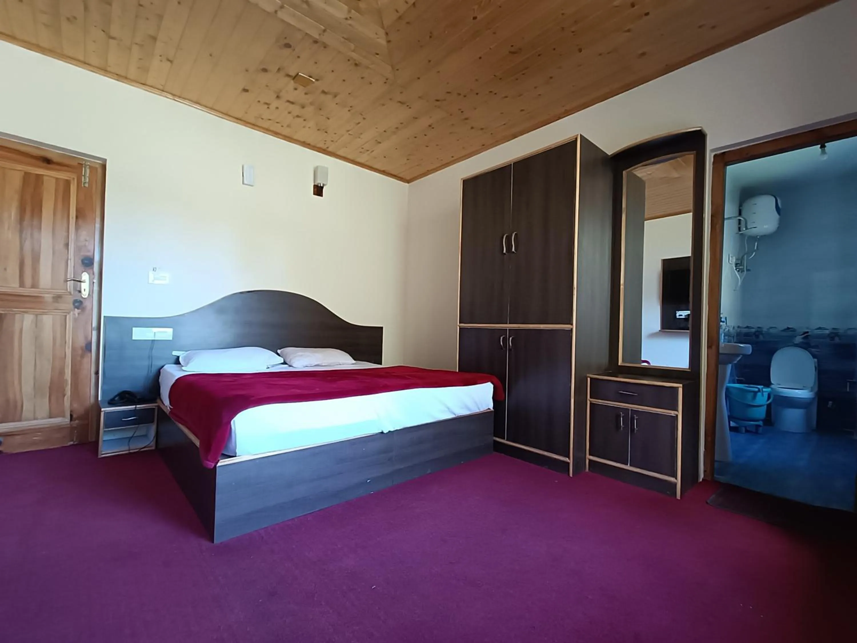 Photo of the whole room in Shepherd Inn the Hill