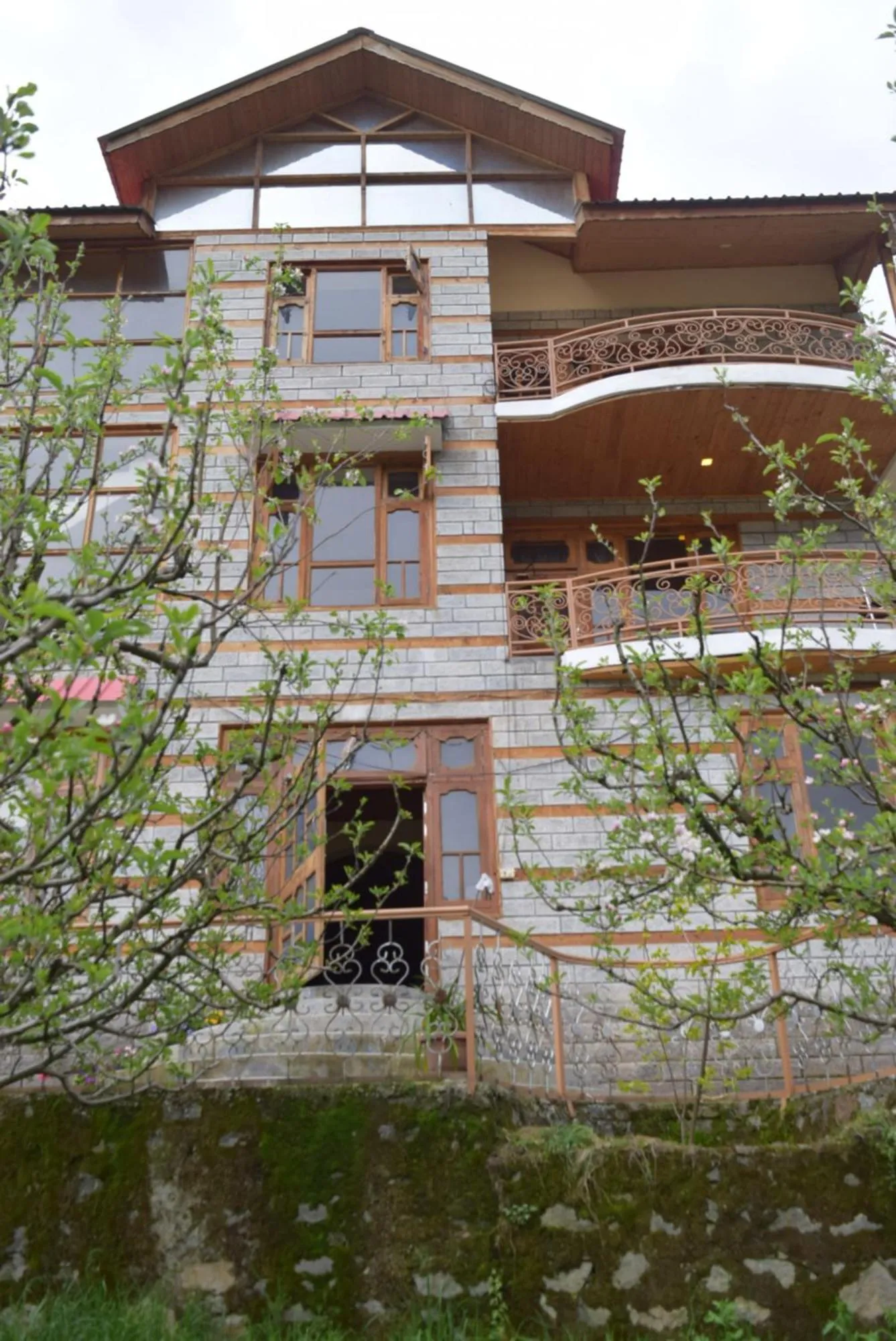 Facade/entrance in Shepherd Inn the Hill