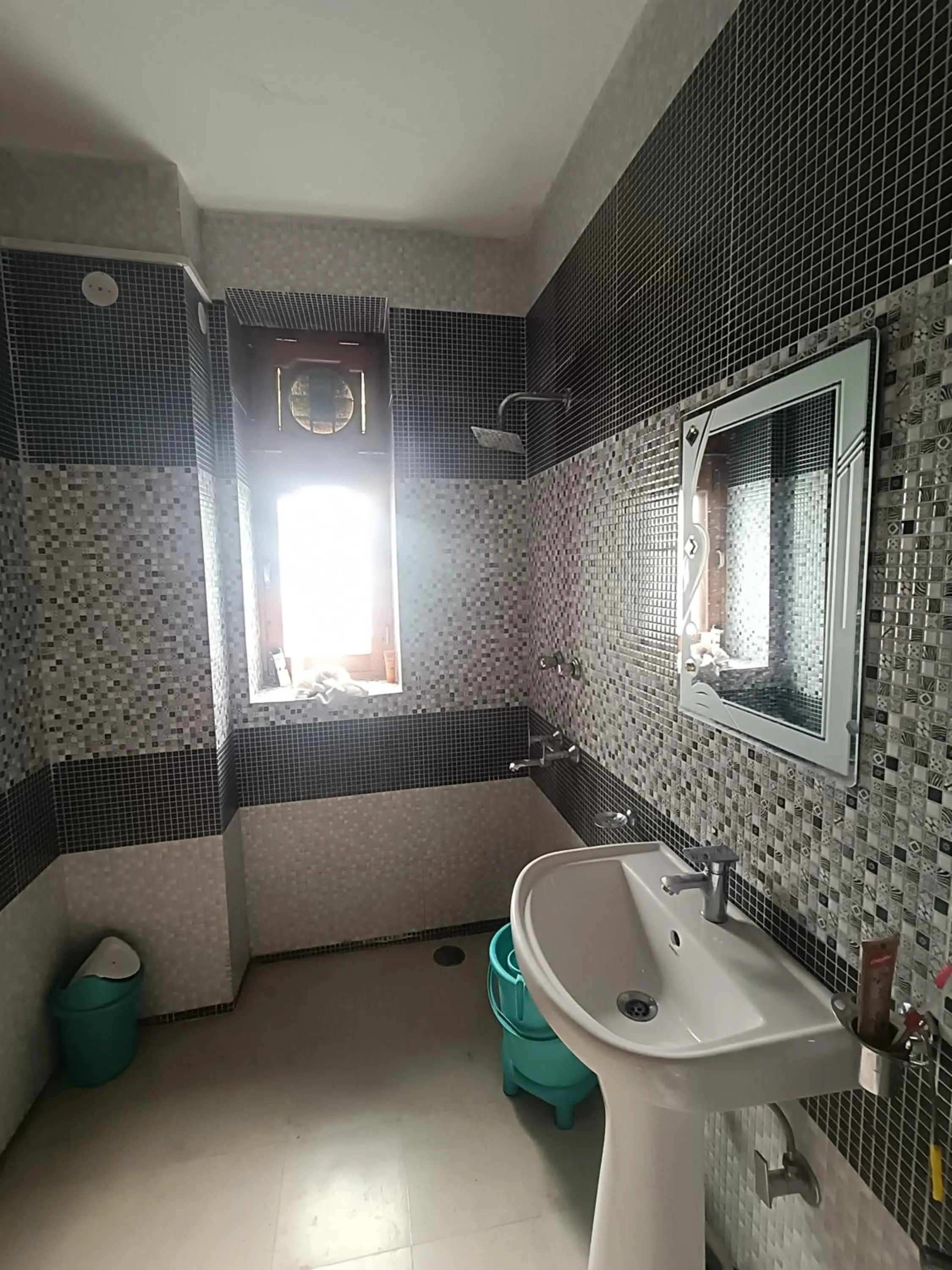 Bathroom in Shepherd Inn the Hill