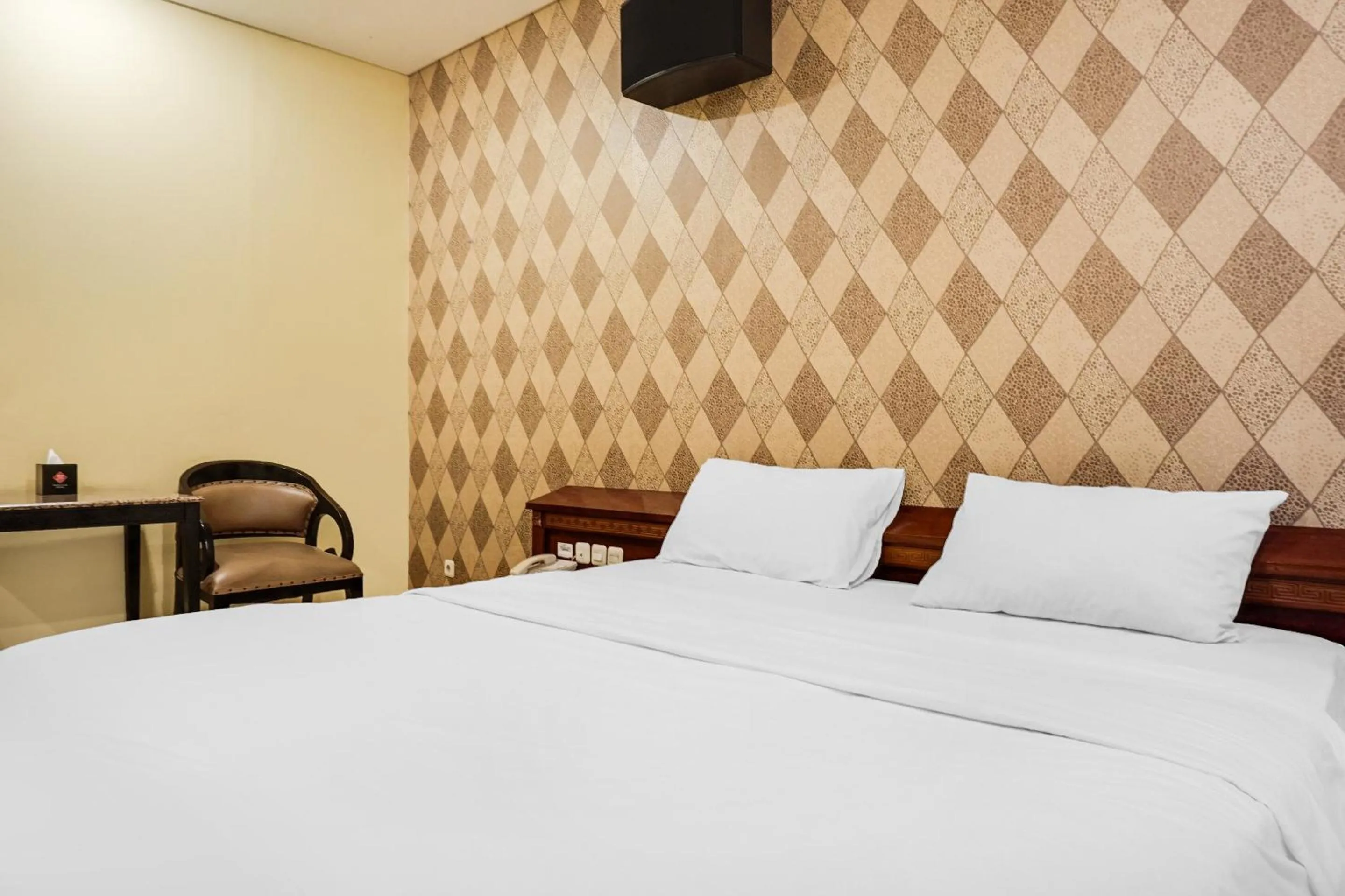 Bedroom, Bed in Townhouse OAK Bi Executive