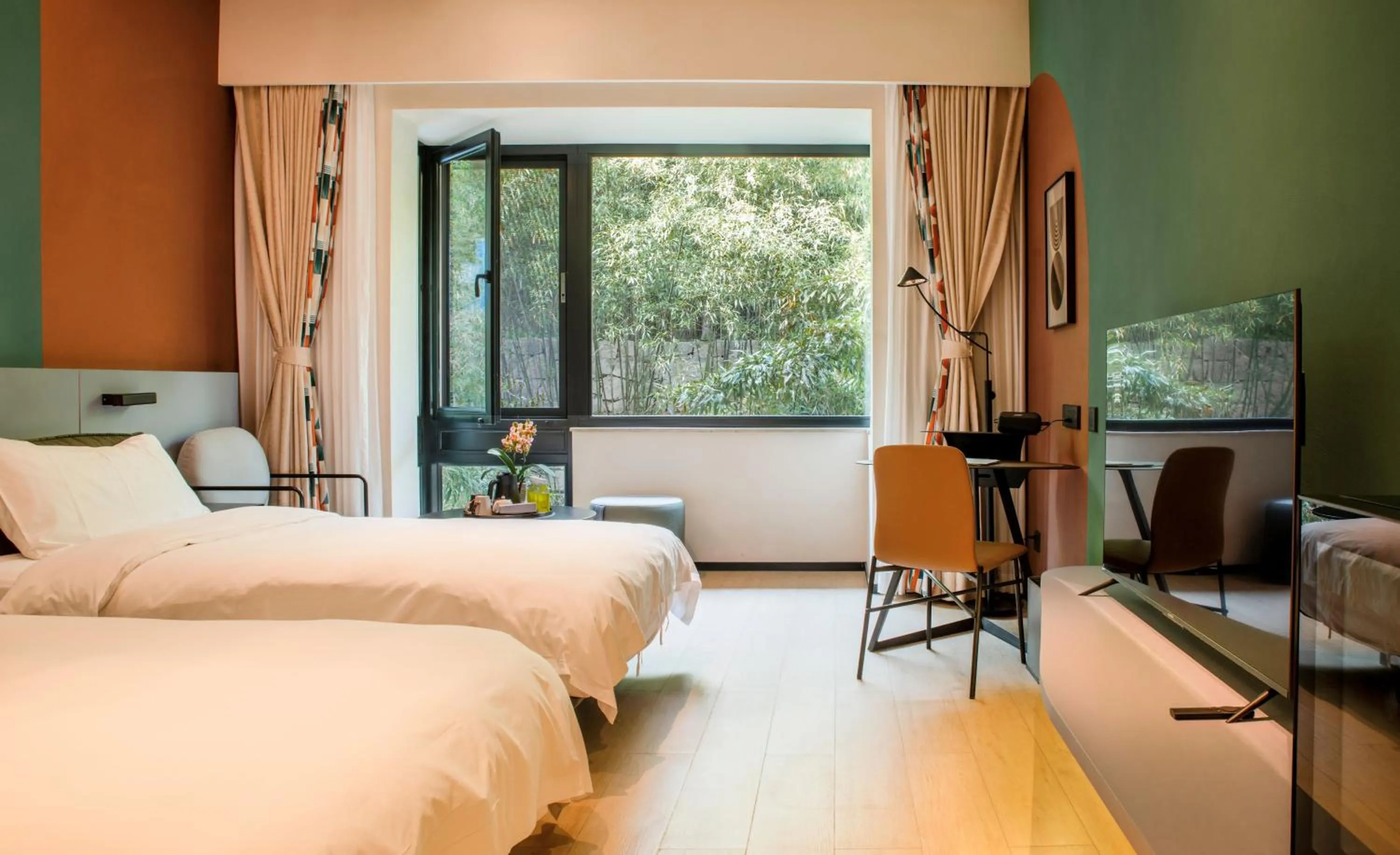 Bed in Zhi Resort Beijing&Peafowl Garden&Breakfast with Deer&Private Hot Spring&50 Meter Swimming Pool&Free Coffee&Close to Olympic Forest Park