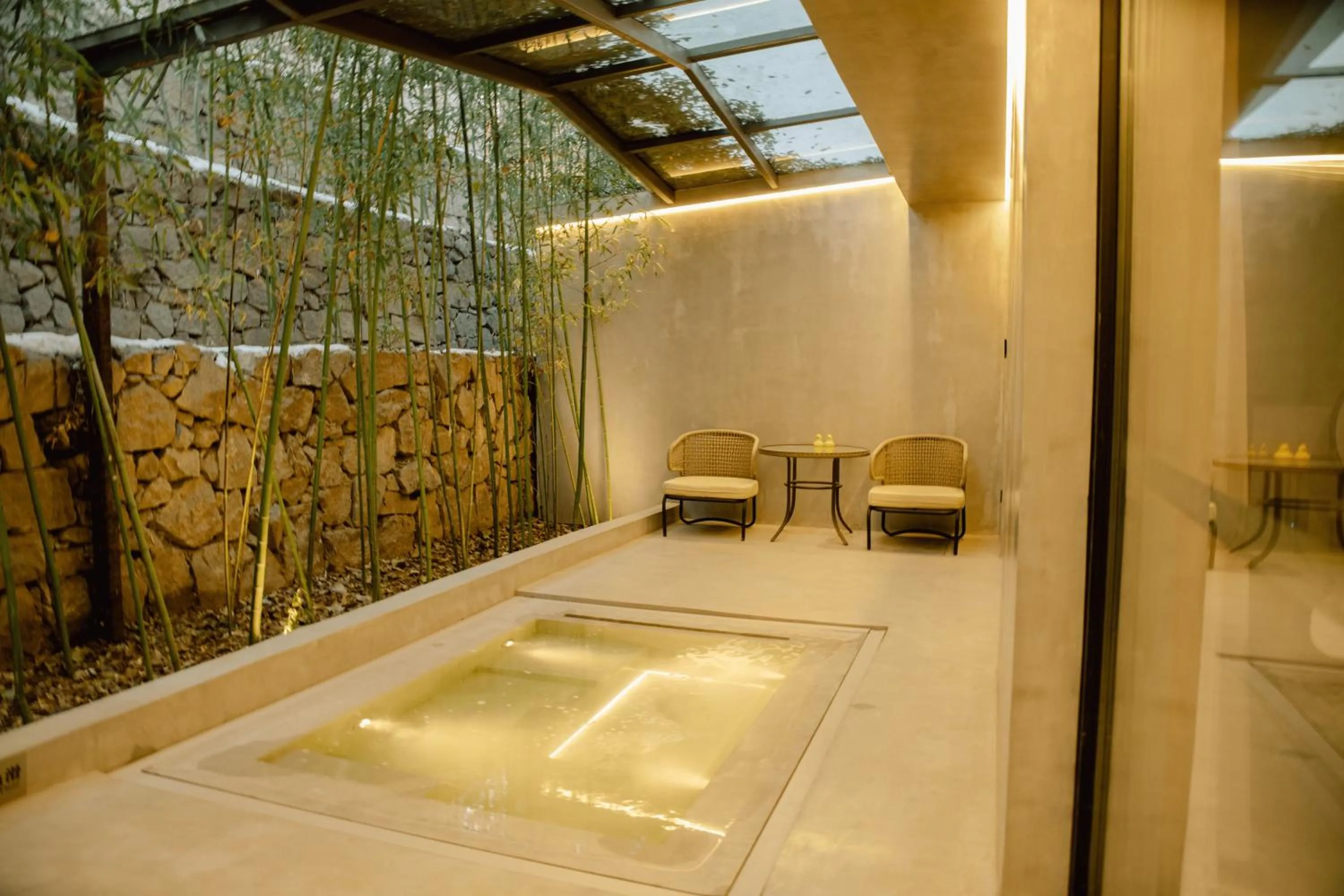 Hot Spring Bath in Zhi Resort Beijing&Peafowl Garden&Breakfast with Deer&Private Hot Spring&50 Meter Swimming Pool&Free Coffee&Close to Olympic Forest Park