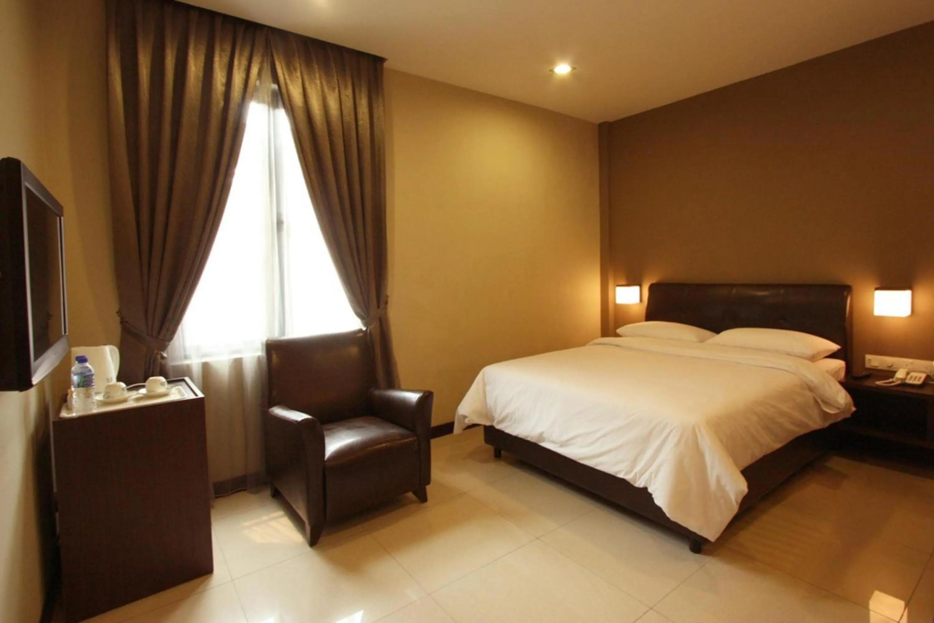 Photo of the whole room, Bed in Capital O Rail Hotel