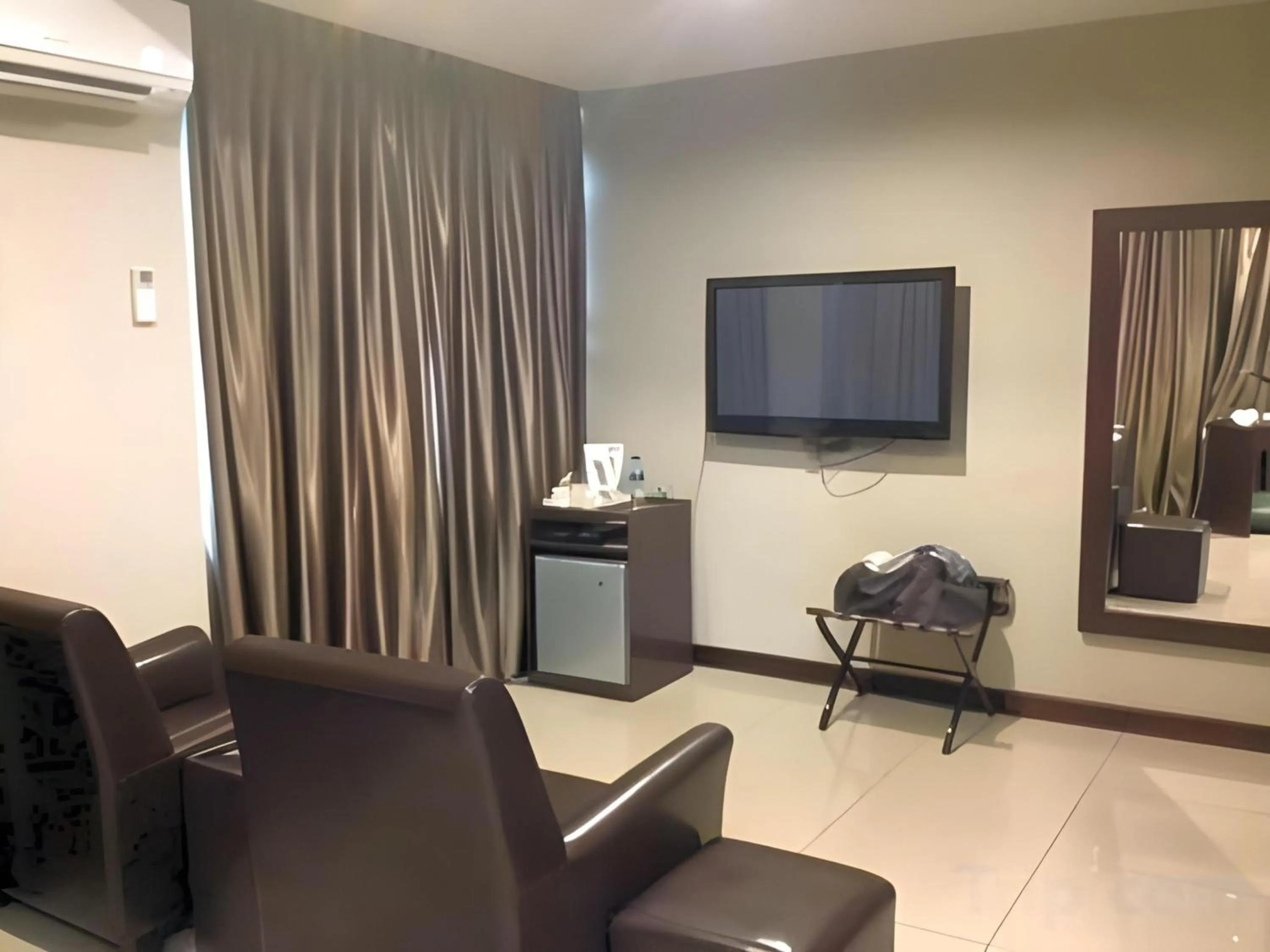 TV and multimedia in Capital O Rail Hotel