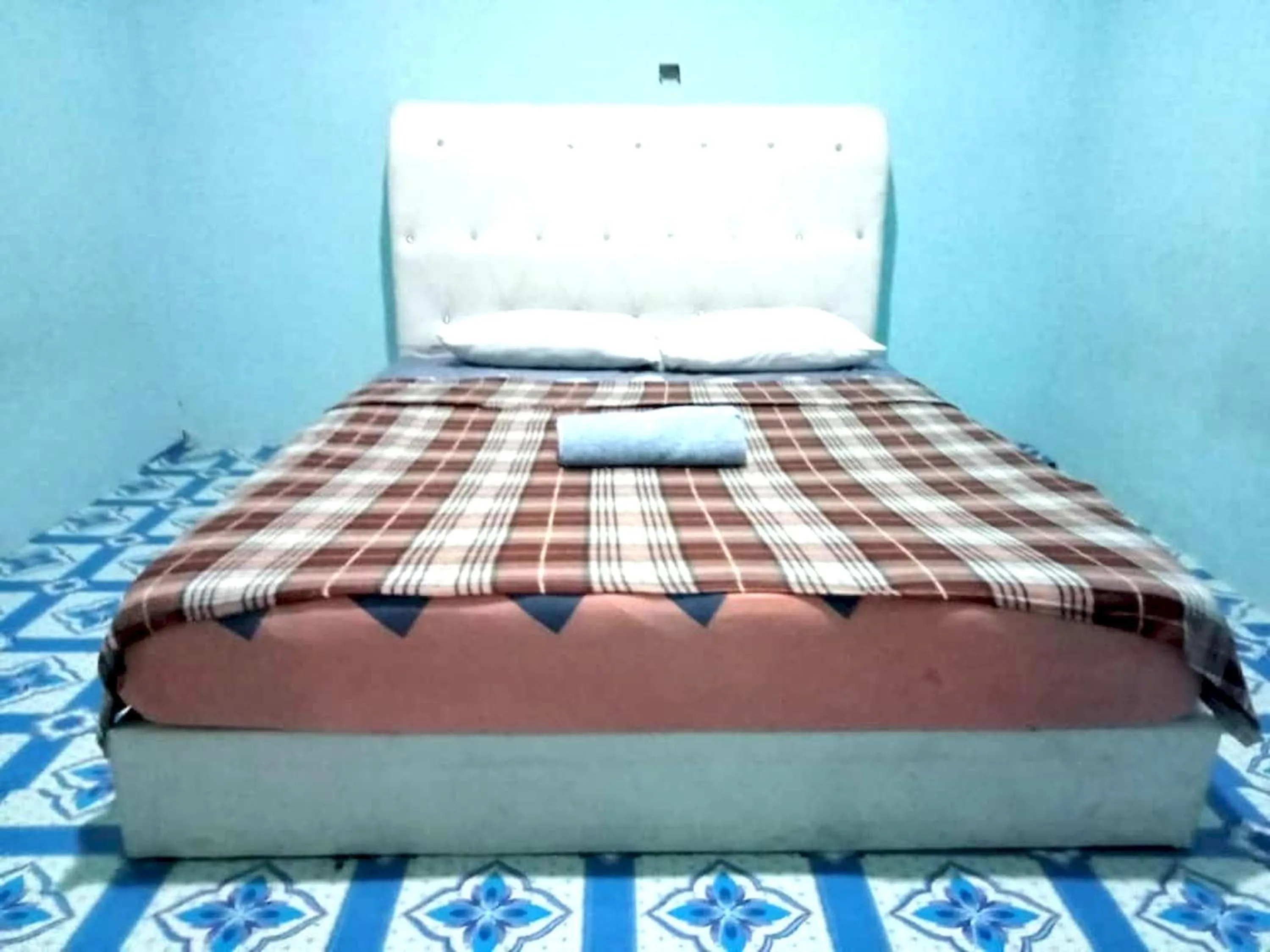 Double Room with Private Bathroom - single occupancy in OYO HOME 90768 Flo Inn Motel
