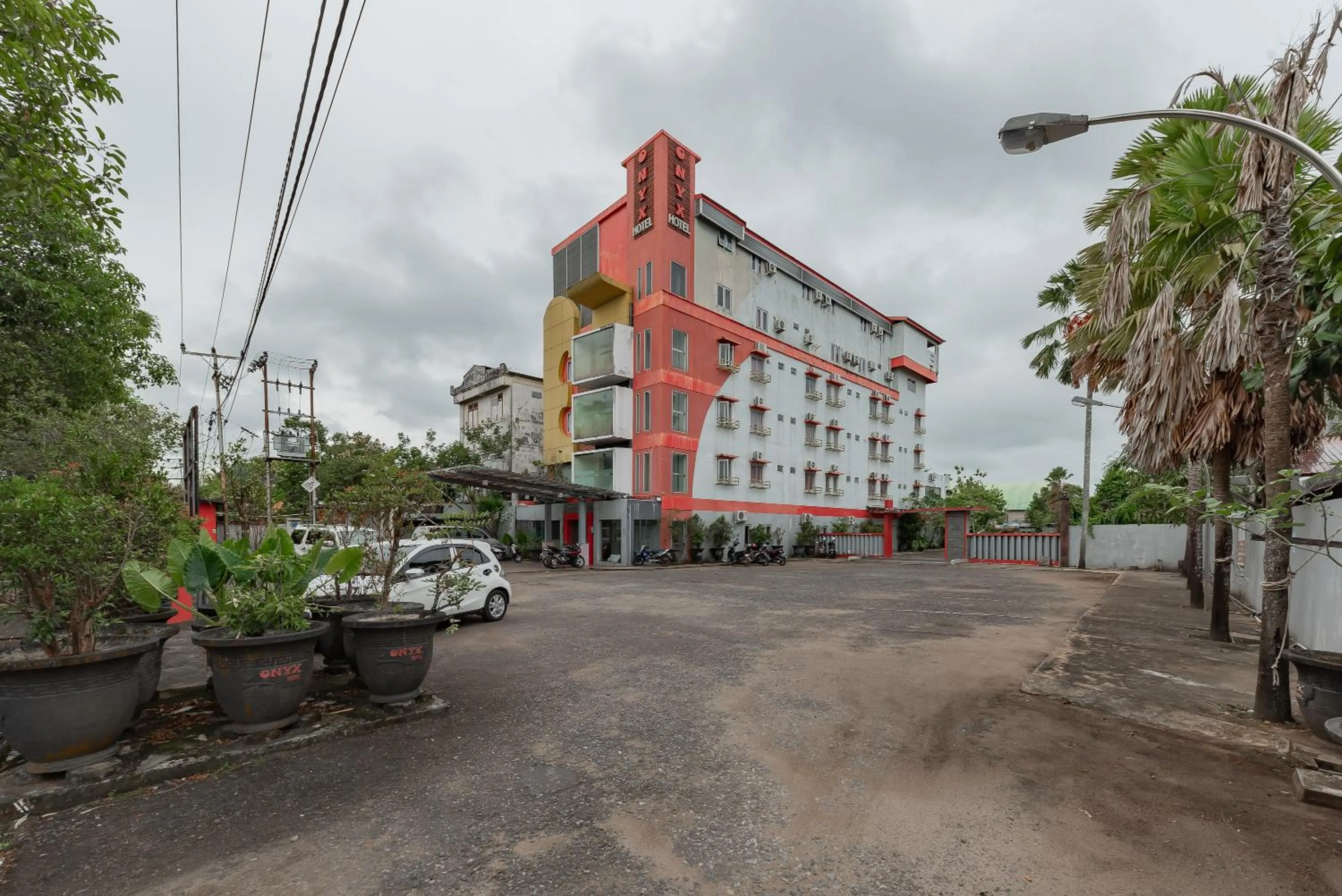 Property building in Urbanview Hotel Onyx Ketapang by RedDoorz