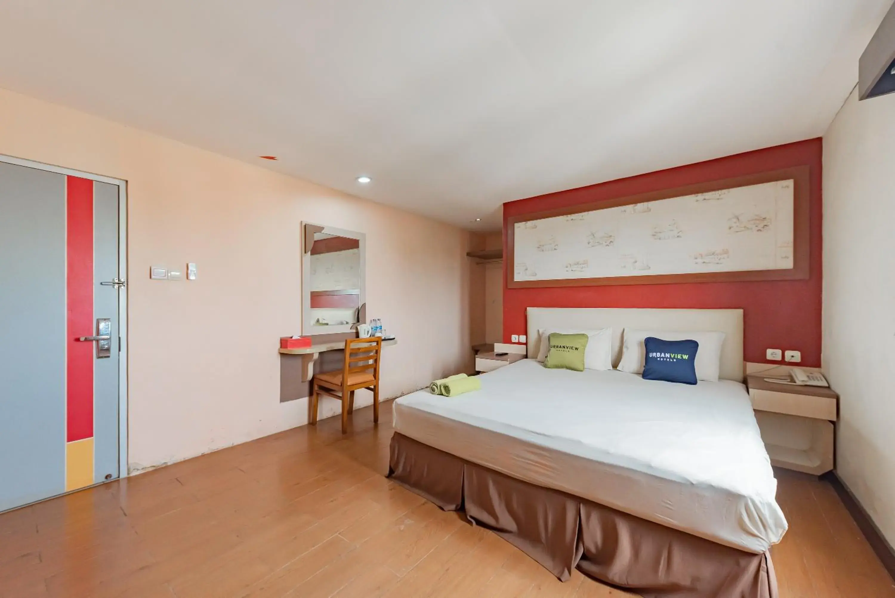 Deluxe Room in Urbanview Hotel Onyx Ketapang by RedDoorz Deluxe Room in Urbanview Hotel Onyx Ketapang by RedDoorz