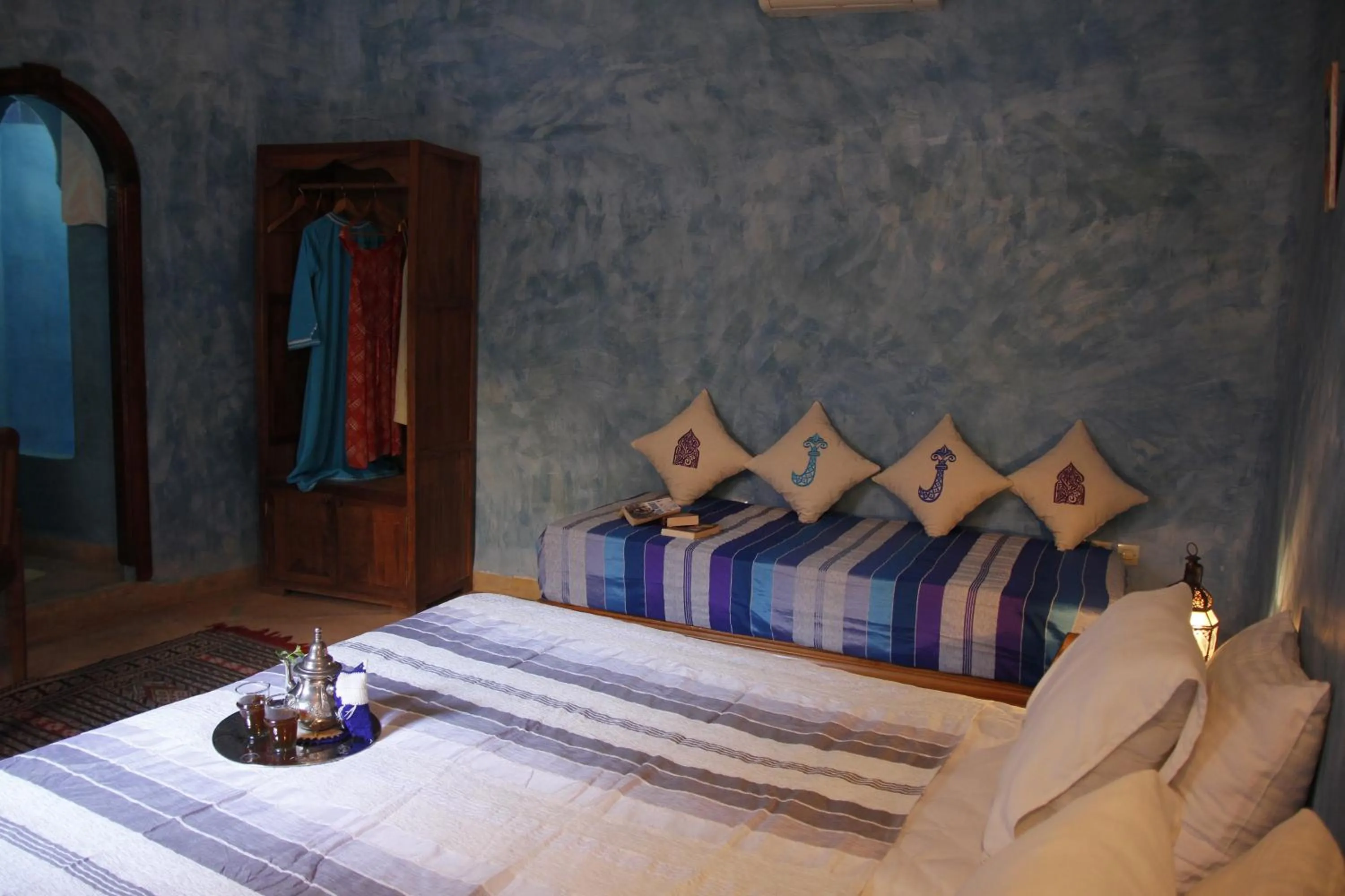 Photo of the whole room, Bed in Riad Azenzer