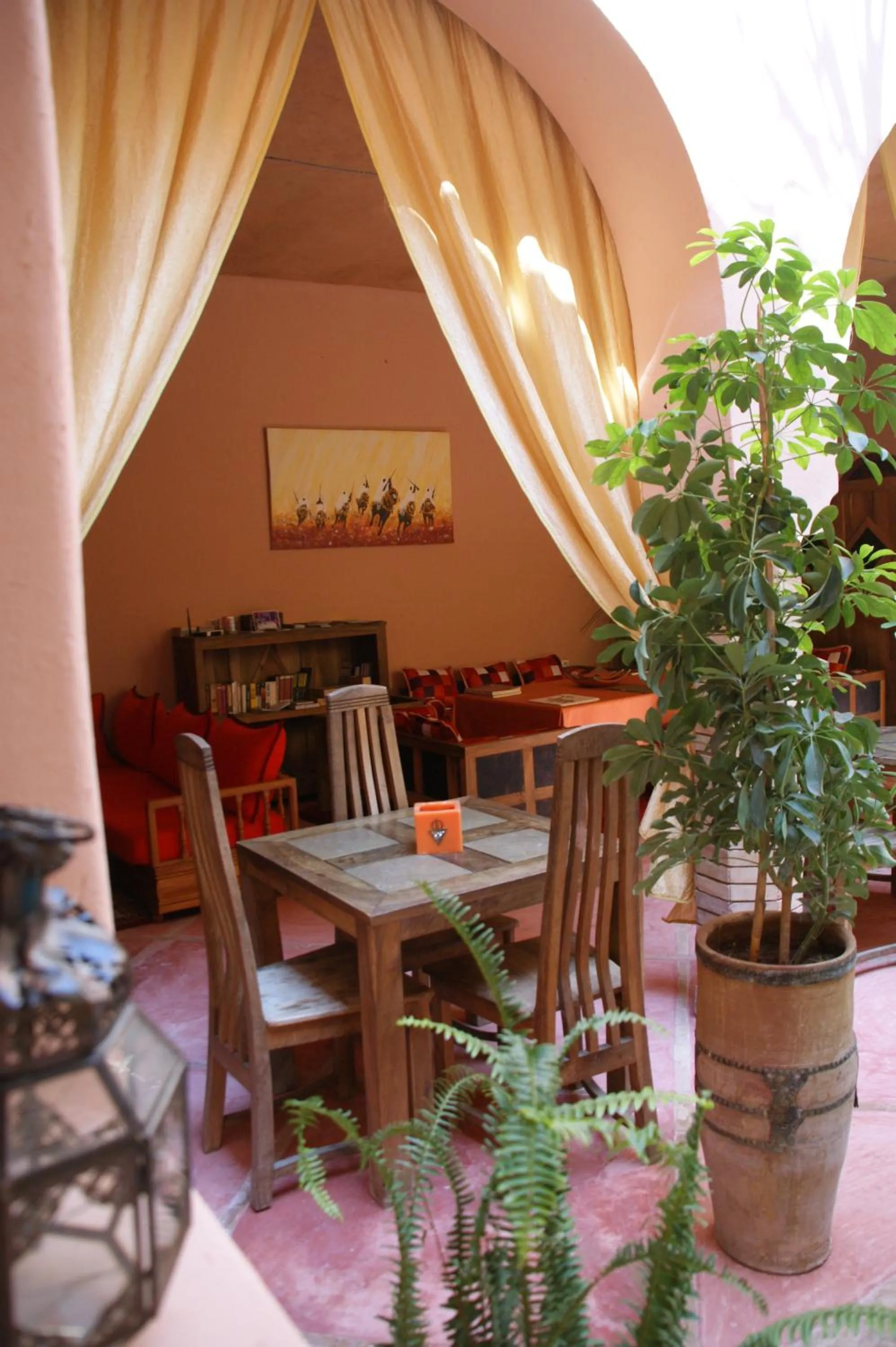 Restaurant/places to eat in Riad Azenzer
