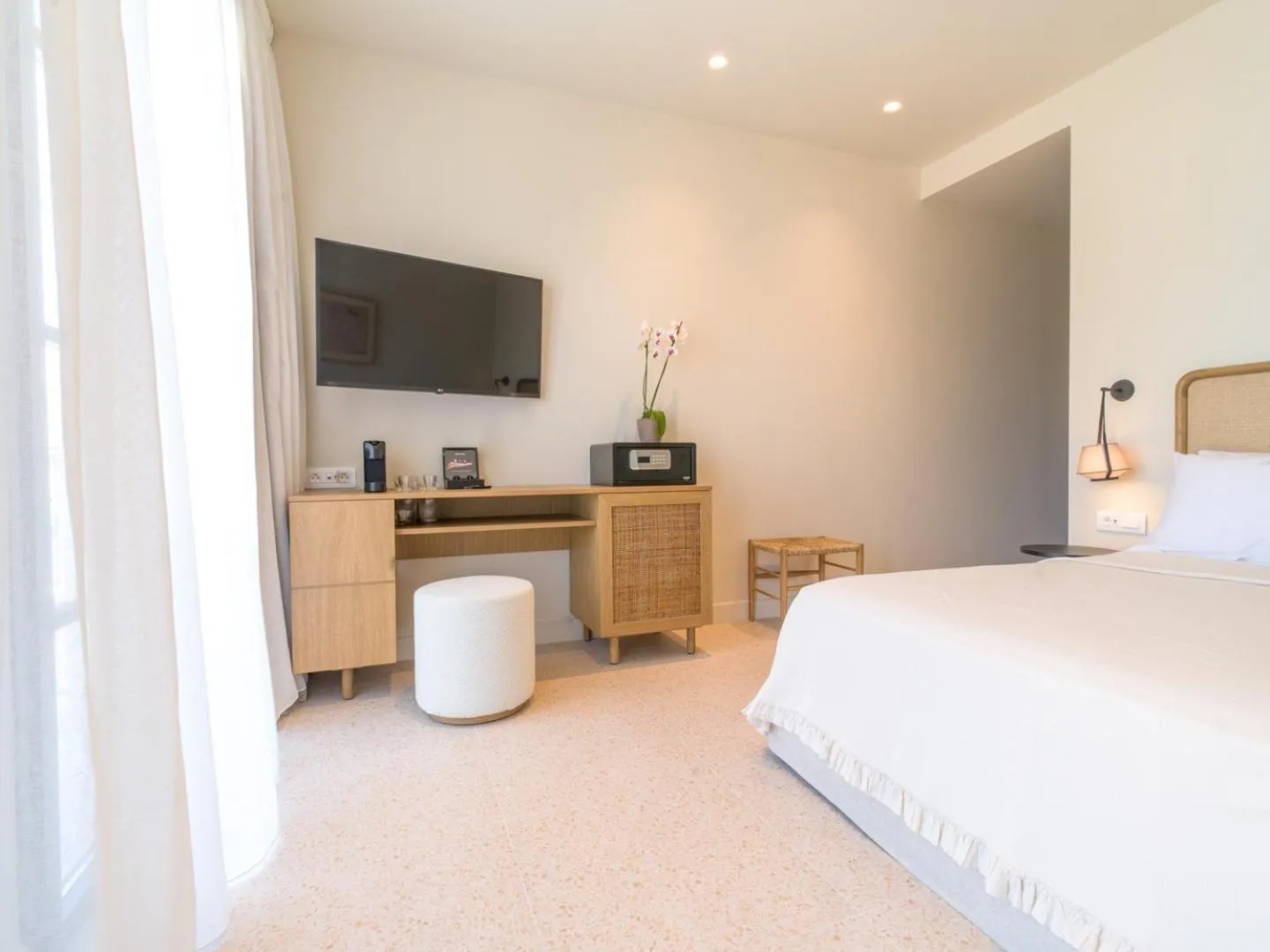 Bedroom, Bed in Argostoli Essence Suites