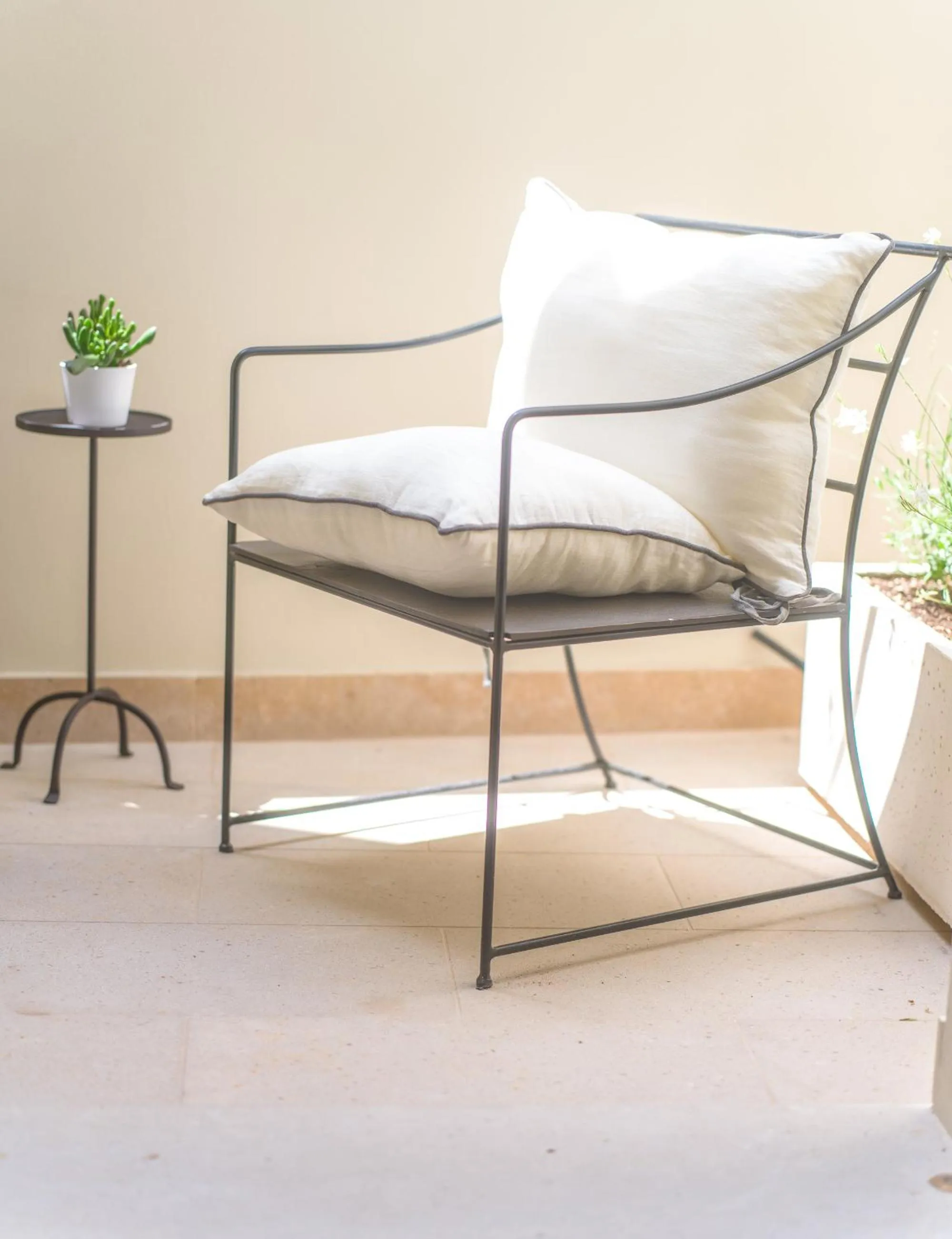 Seating area, Bed in Argostoli Essence Suites