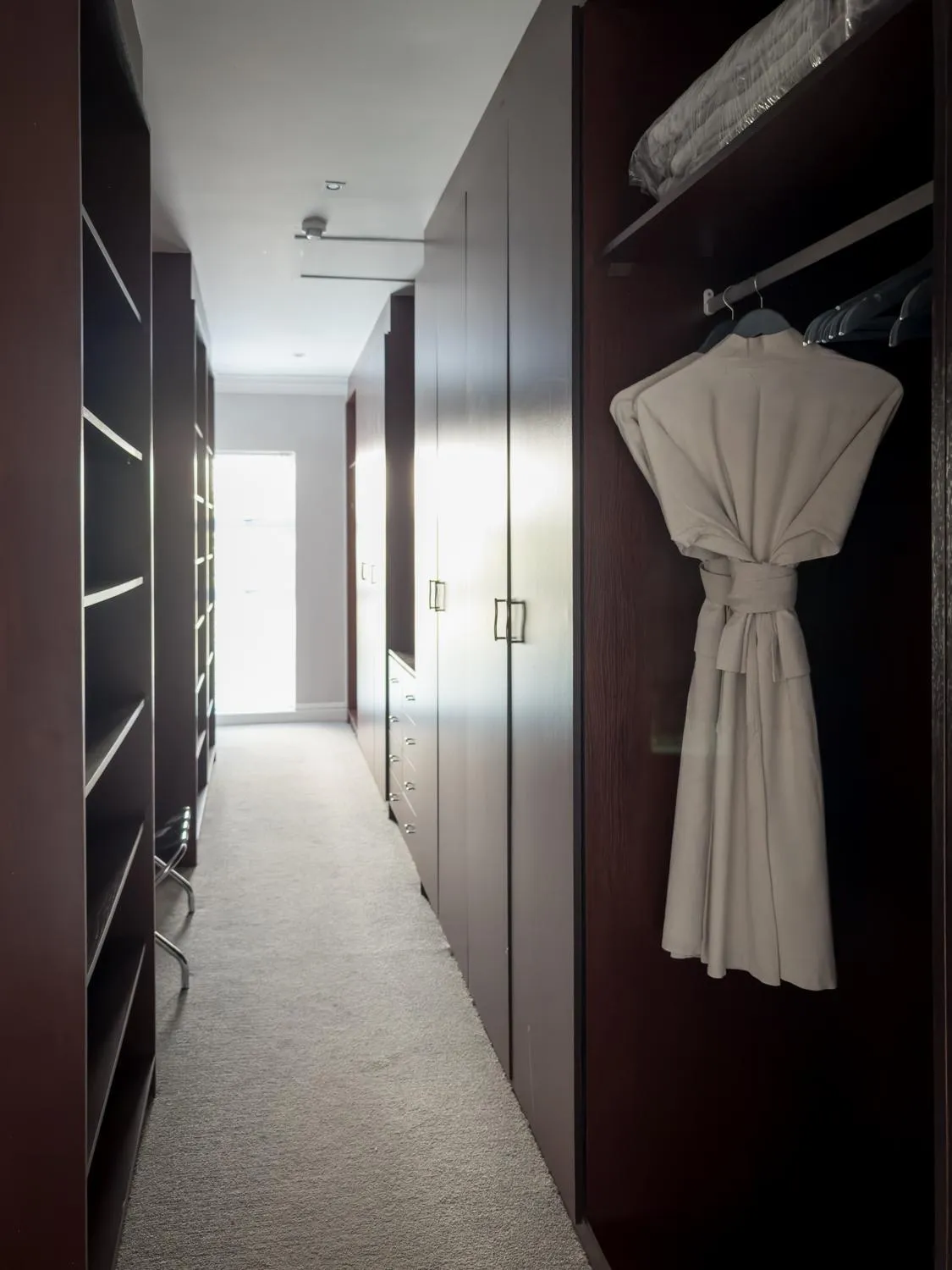 wardrobe in Fijnbos Private Manor