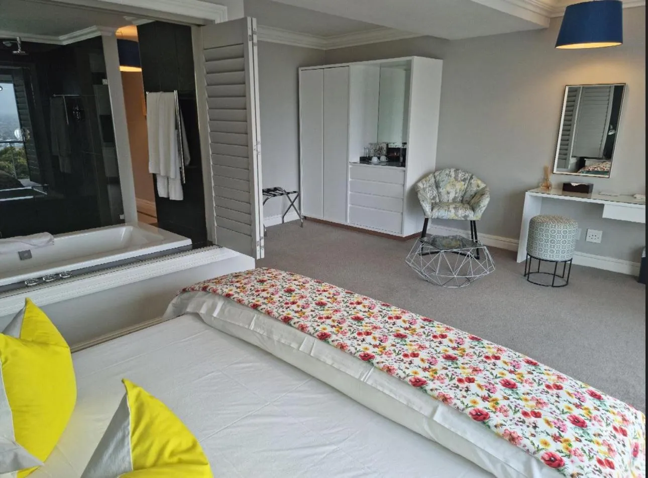 Photo of the whole room, Bed in Chocolate Box Guesthouse