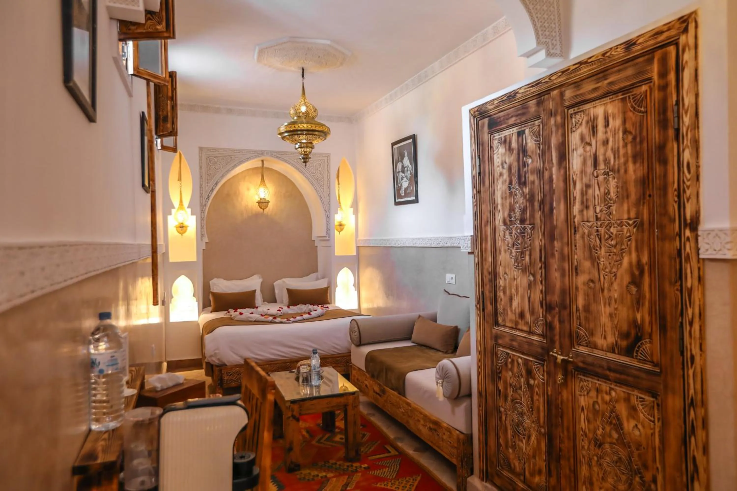 Photo of the whole room, Bed in Riad Anya & SPA