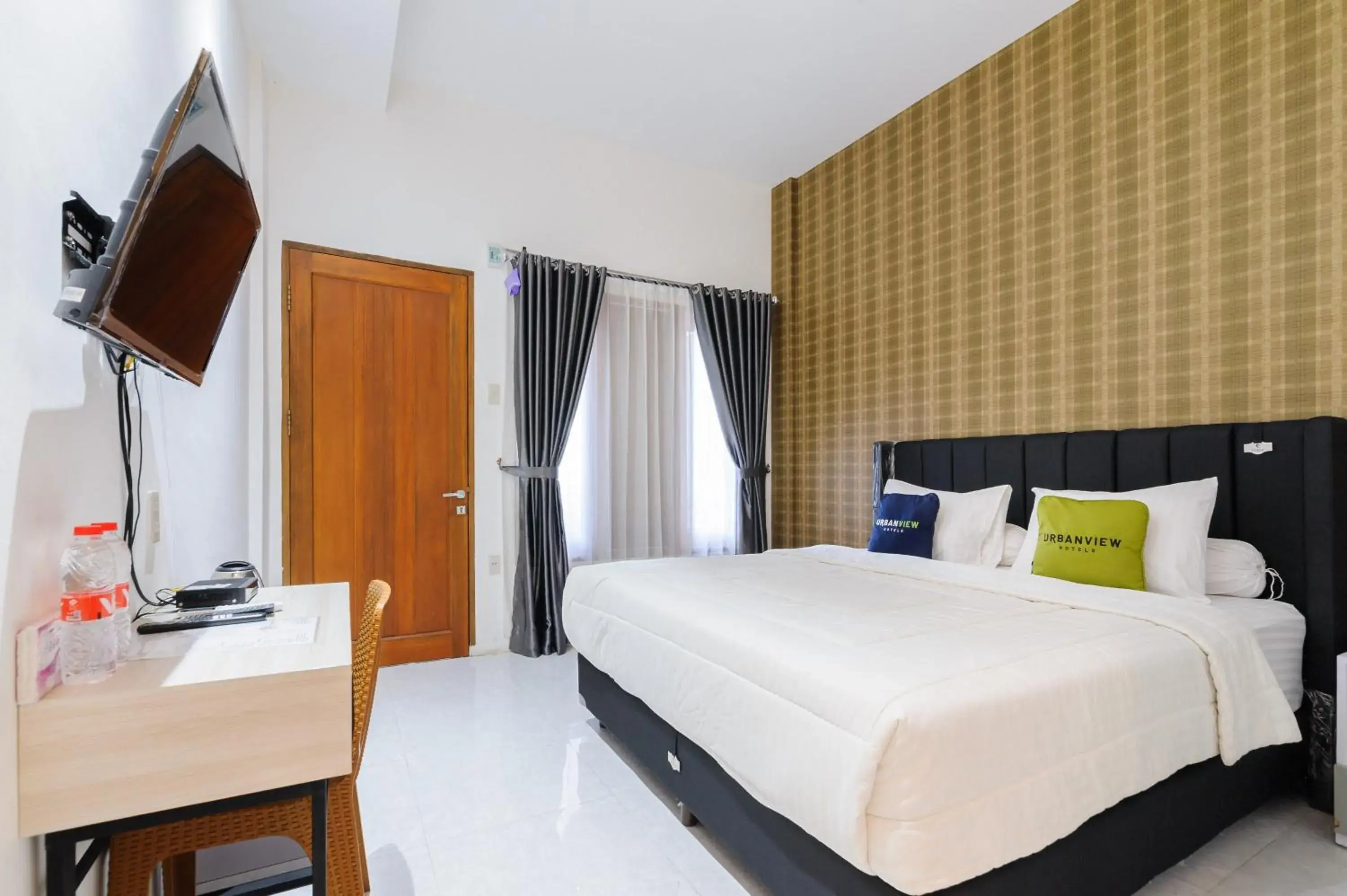 Deluxe Double Room in Urbanview Hotel Brodam's Pematang Siantar by RedDoorz Deluxe Double Room in Urbanview Hotel Brodam's Pematang Siantar by RedDoorz