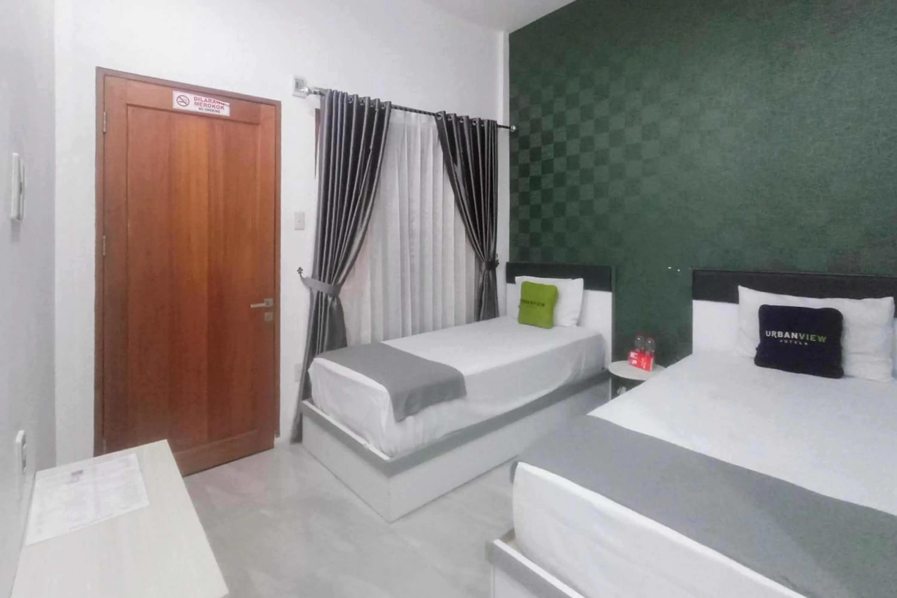 Bedroom, Bed in Urbanview Hotel Brodam's Pematang Siantar by RedDoorz