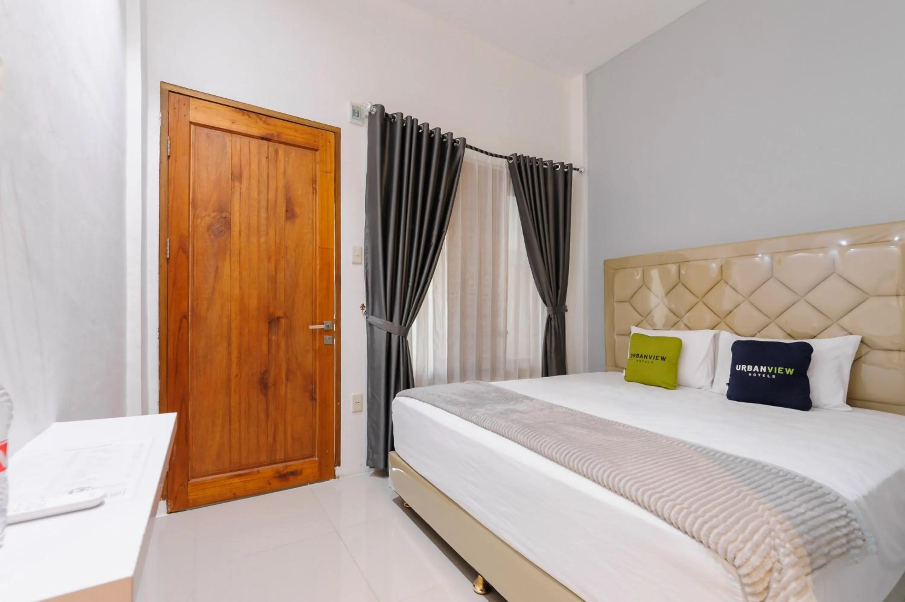 Bedroom, Bed in Urbanview Hotel Brodam's Pematang Siantar by RedDoorz