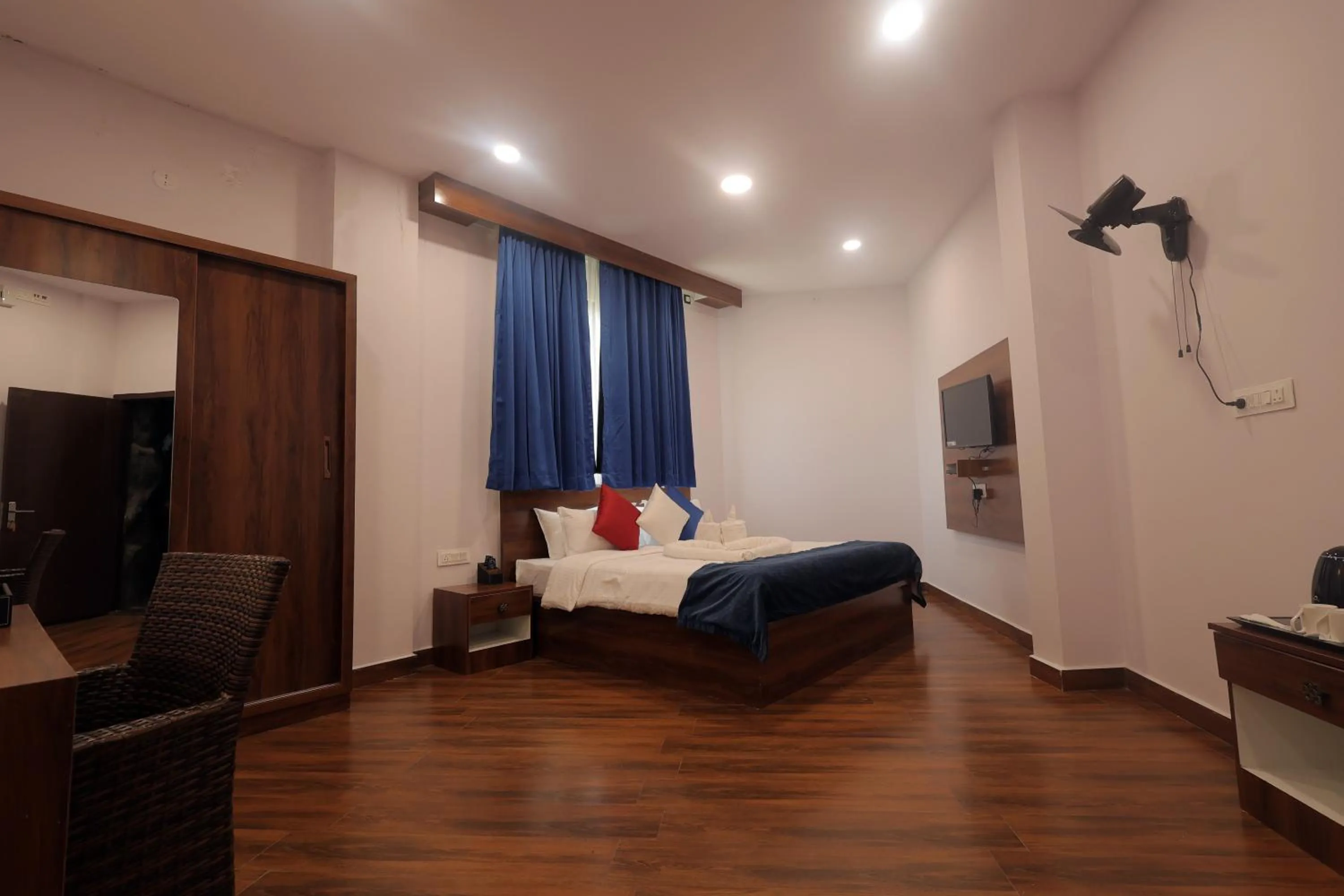 TV and multimedia, Bed in MJ Avyanna Resort & Convention Centre, Bengaluru