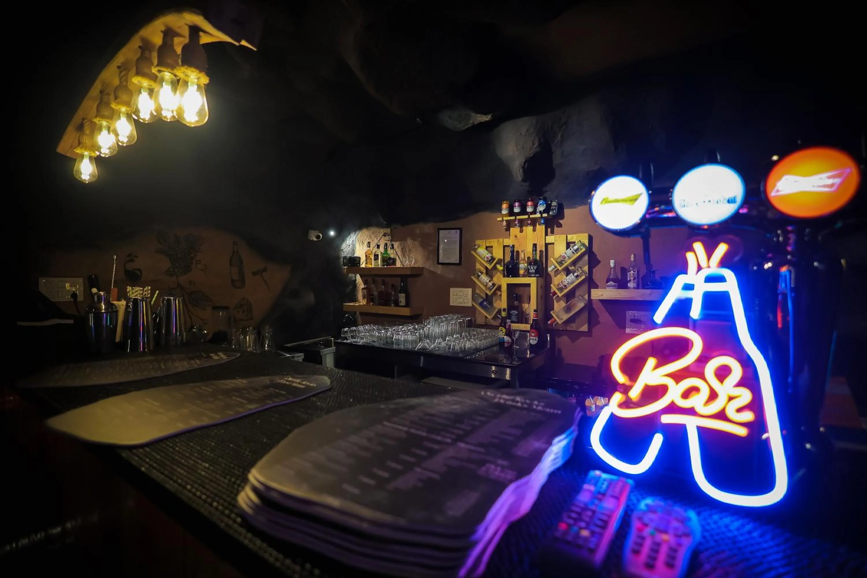 Restaurant/places to eat in MJ Avyanna Resort & Convention Centre, Bengaluru