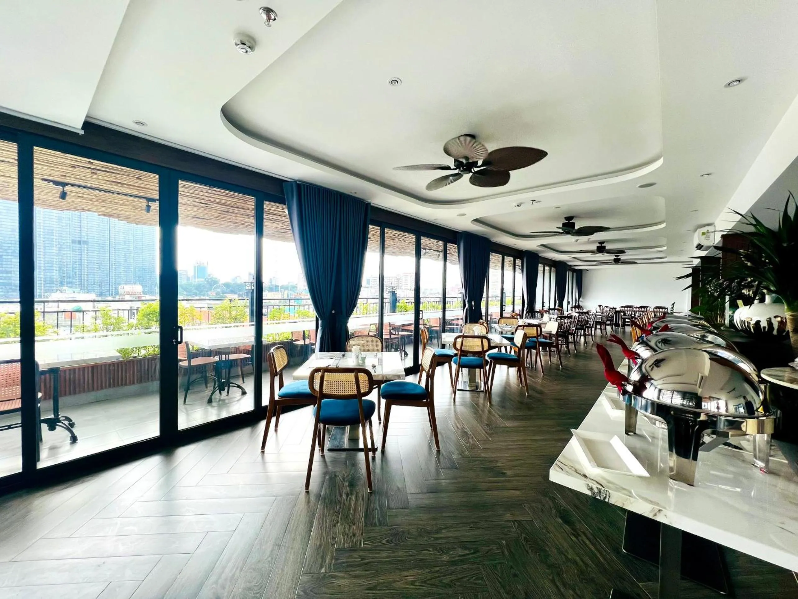 Breakfast in KunKin Garden Aparthotel