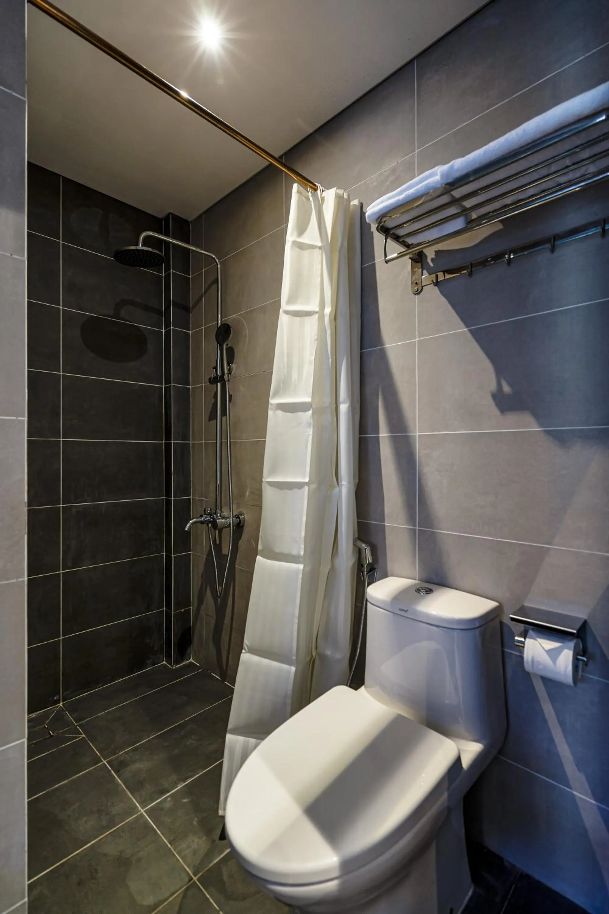 Toilet in KunKin Garden Aparthotel