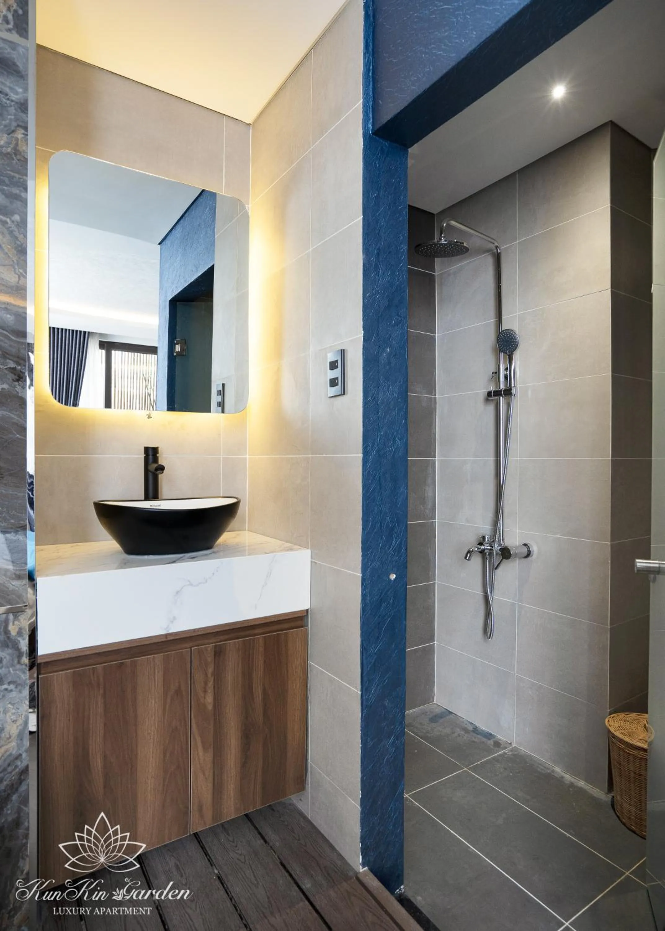 Shower in KunKin Garden Aparthotel