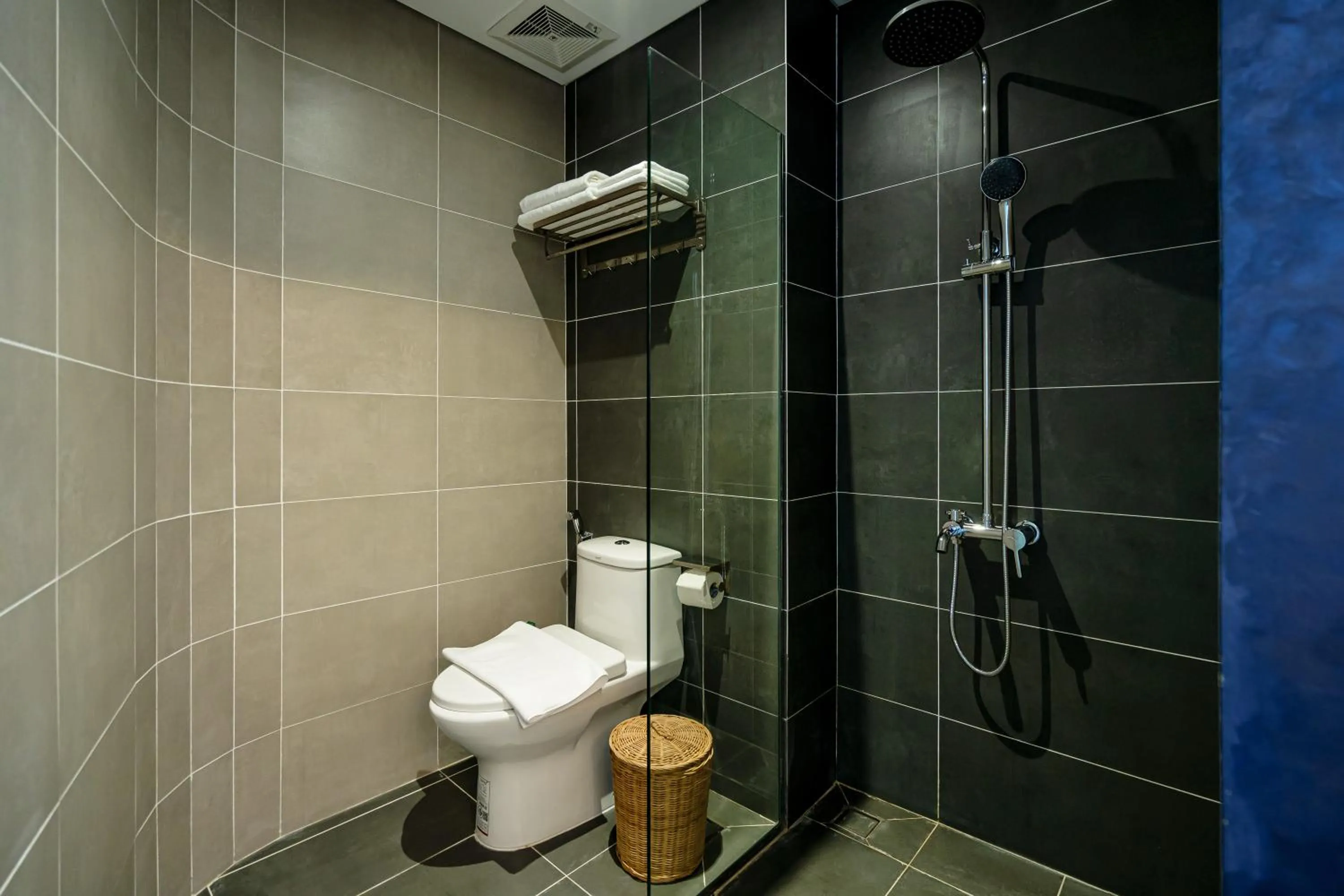 Shower in KunKin Garden Aparthotel