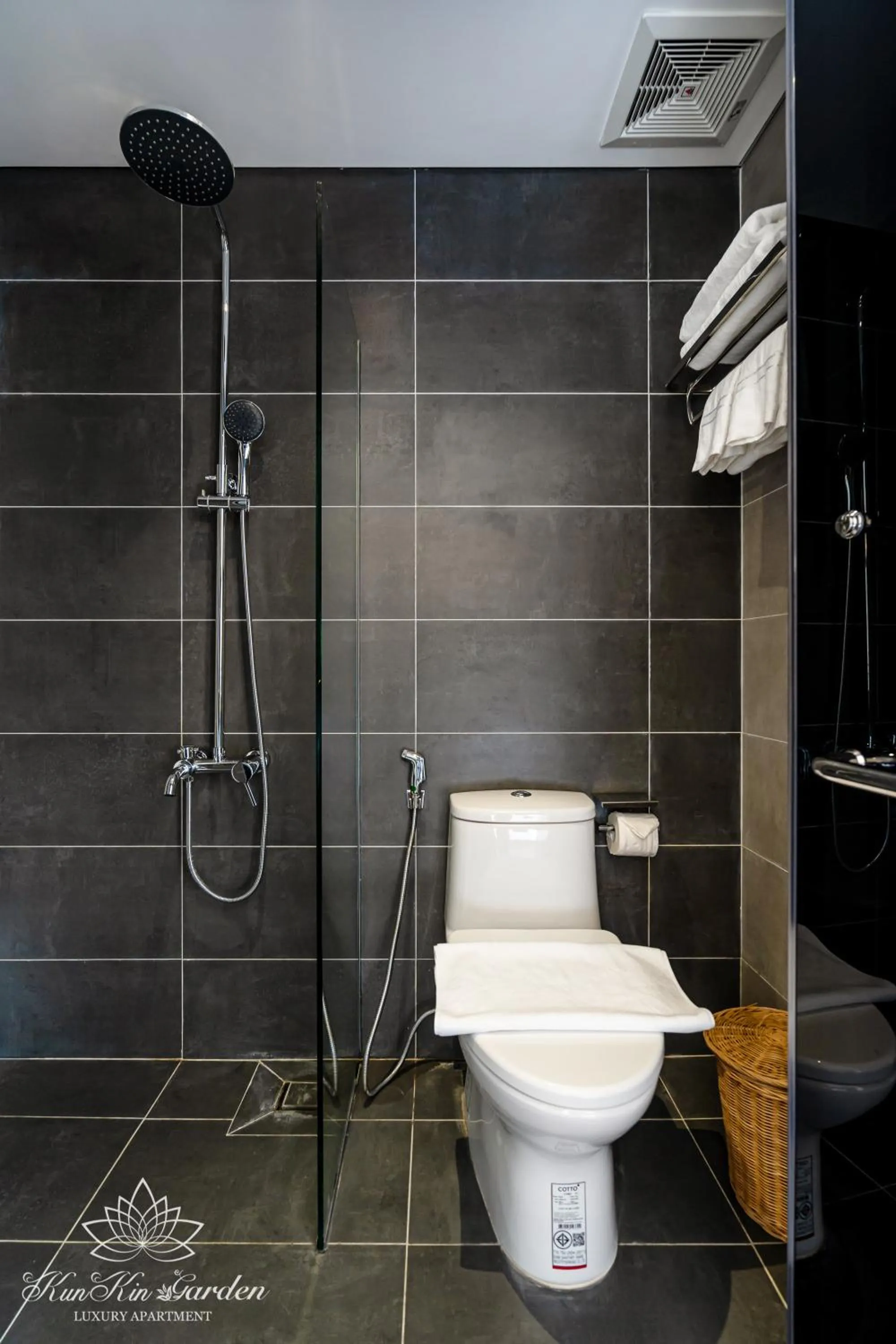 Bathroom in KunKin Garden Aparthotel