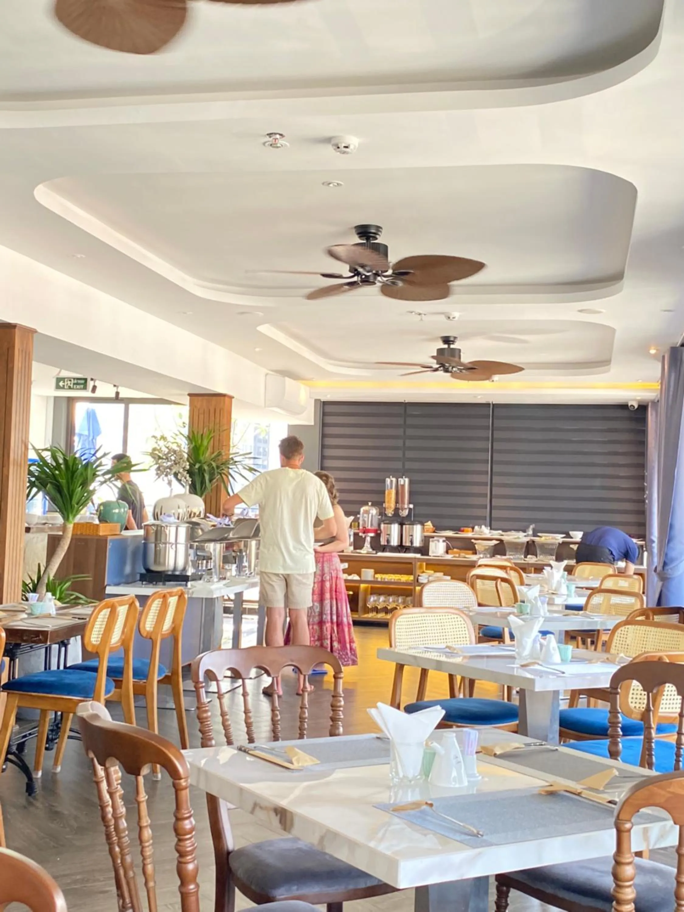 Restaurant/places to eat in KunKin Garden Aparthotel