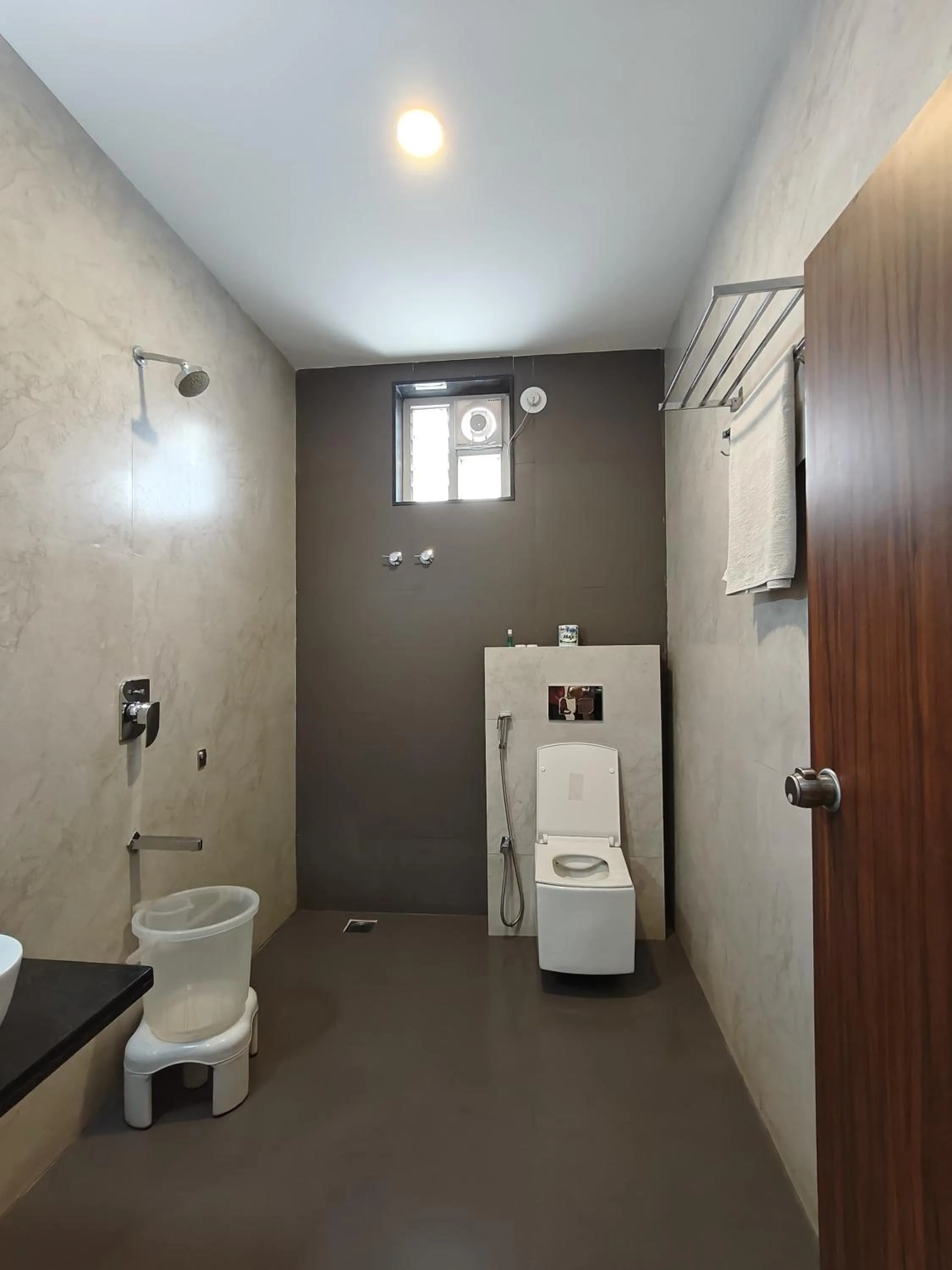 Toilet in VOV Hotels Vijayapura