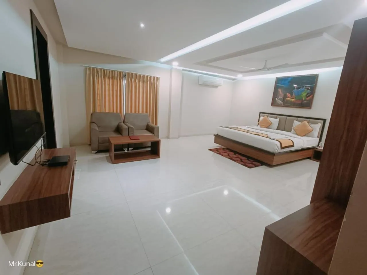 Communal lounge/ TV room, Bed in VOV Hotels Vijayapura