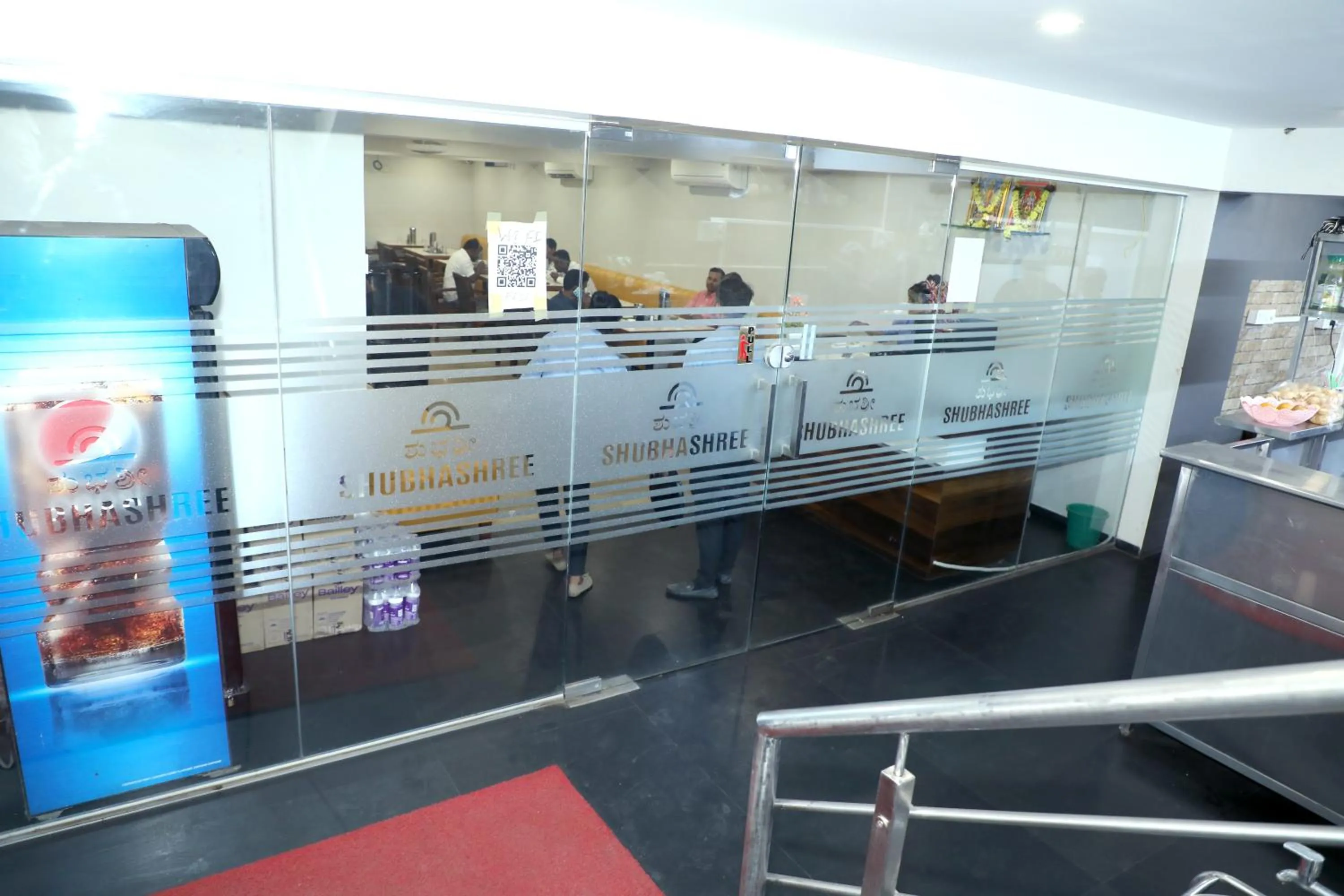 Restaurant/places to eat in VOV Hotels Vijayapura