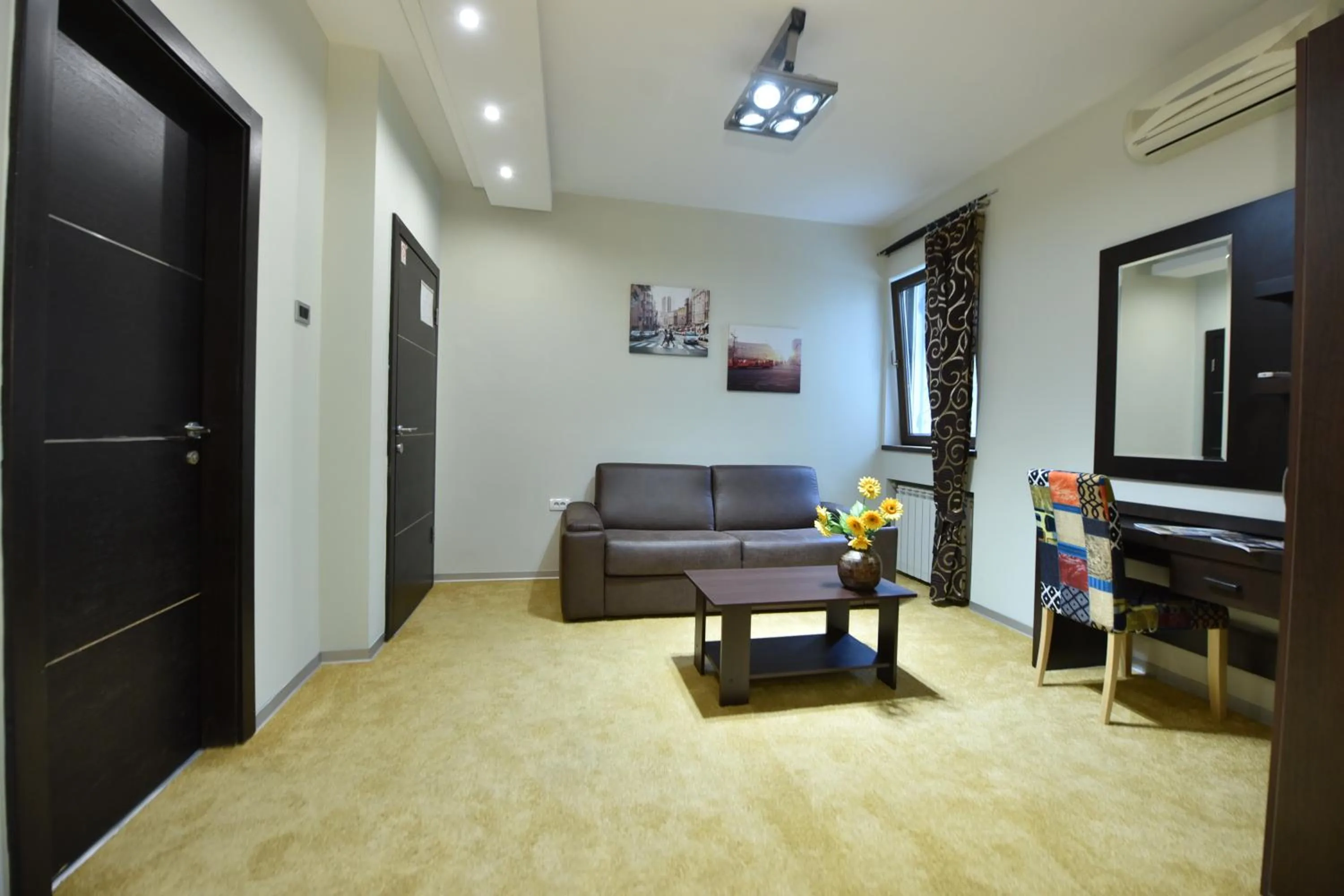 Photo of the whole room in City Code In Joy