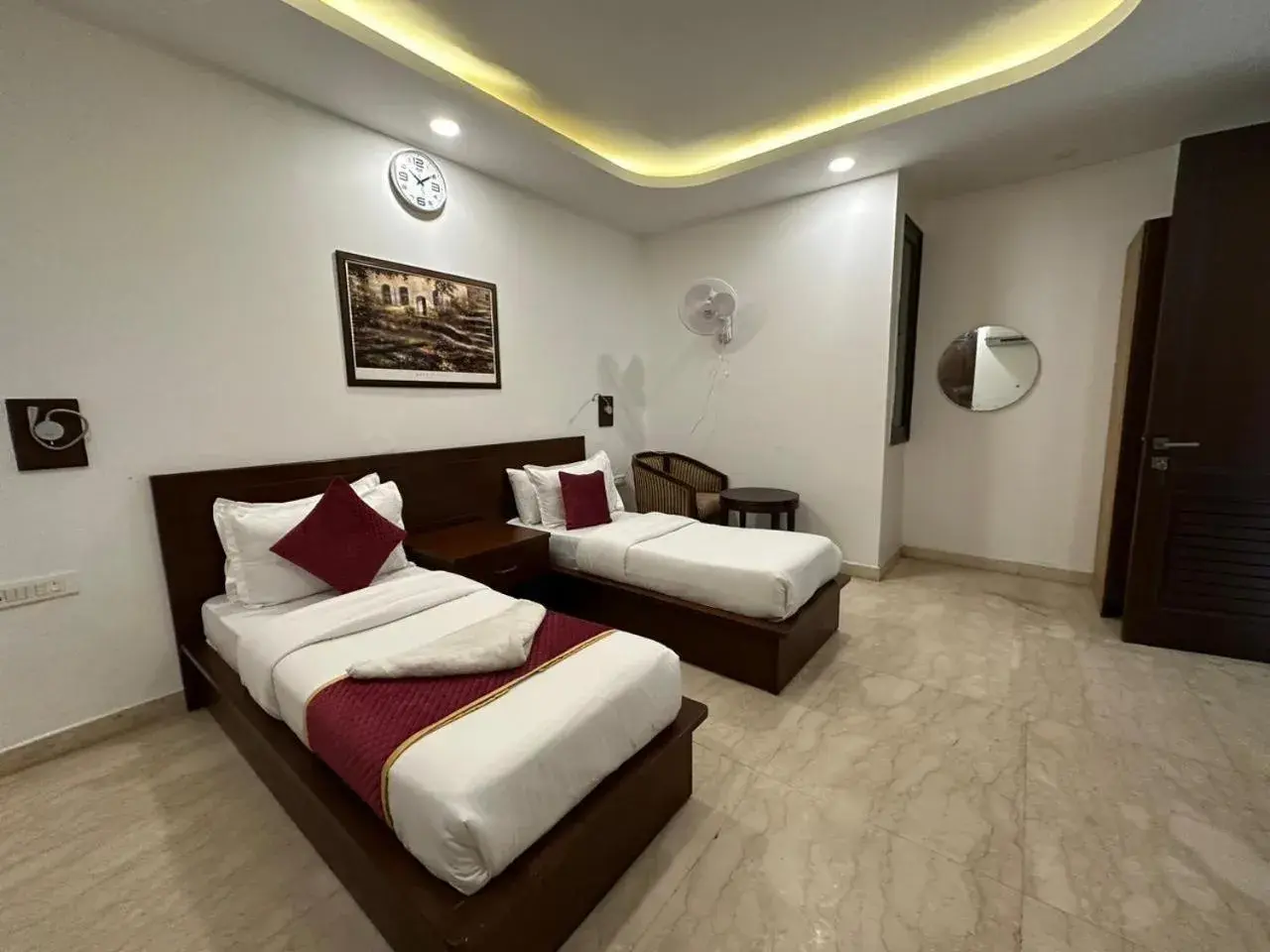 Deluxe Double Room (2 Adults + 1 Child) in Hotel The Imperio Deluxe Double Room (2 Adults + 1 Child) in Hotel The Imperio