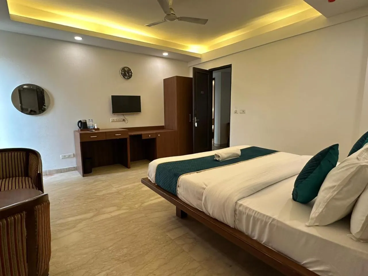 Property building, Bed in Hotel The Imperio