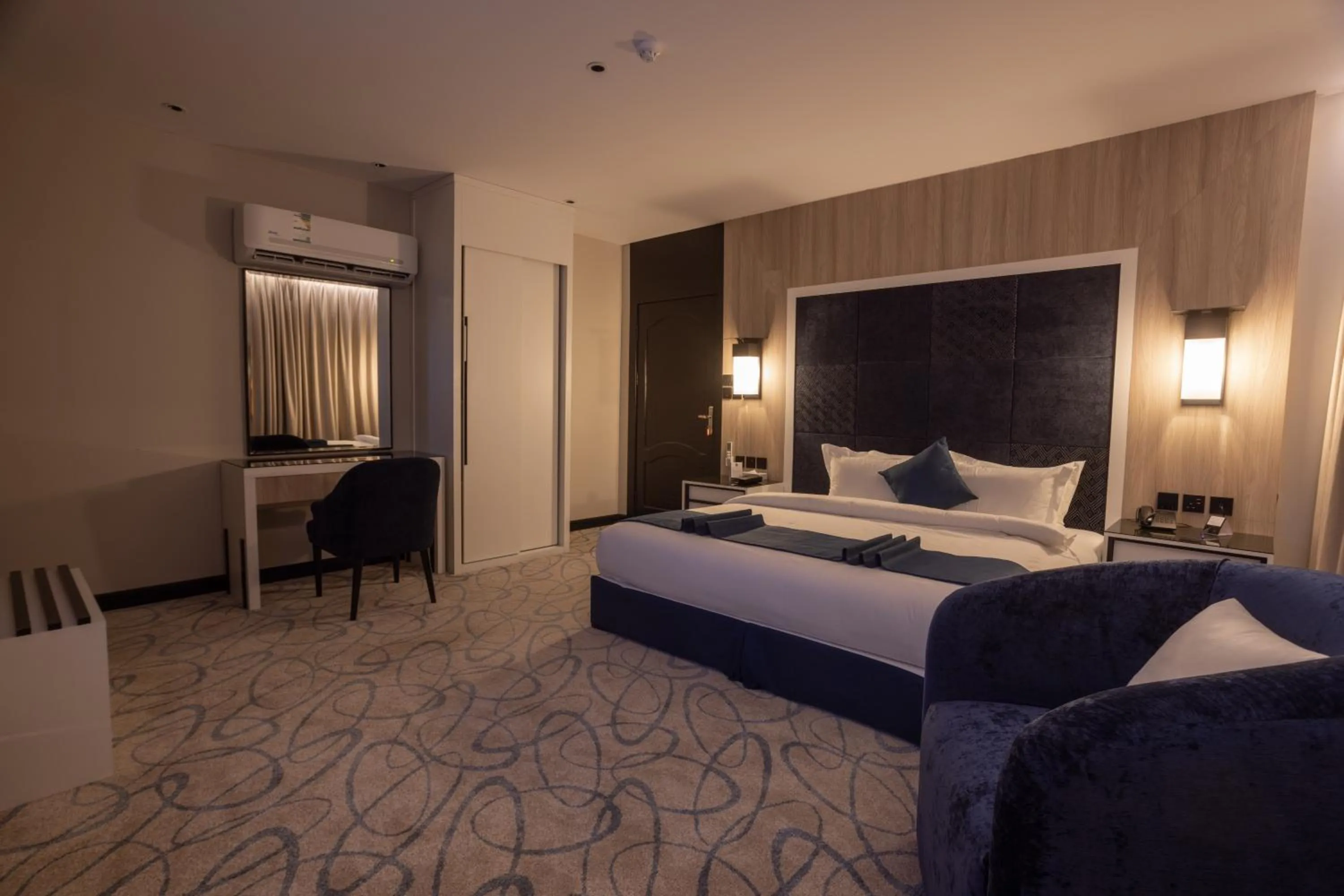 Bed in Skyline Hotel & Suites