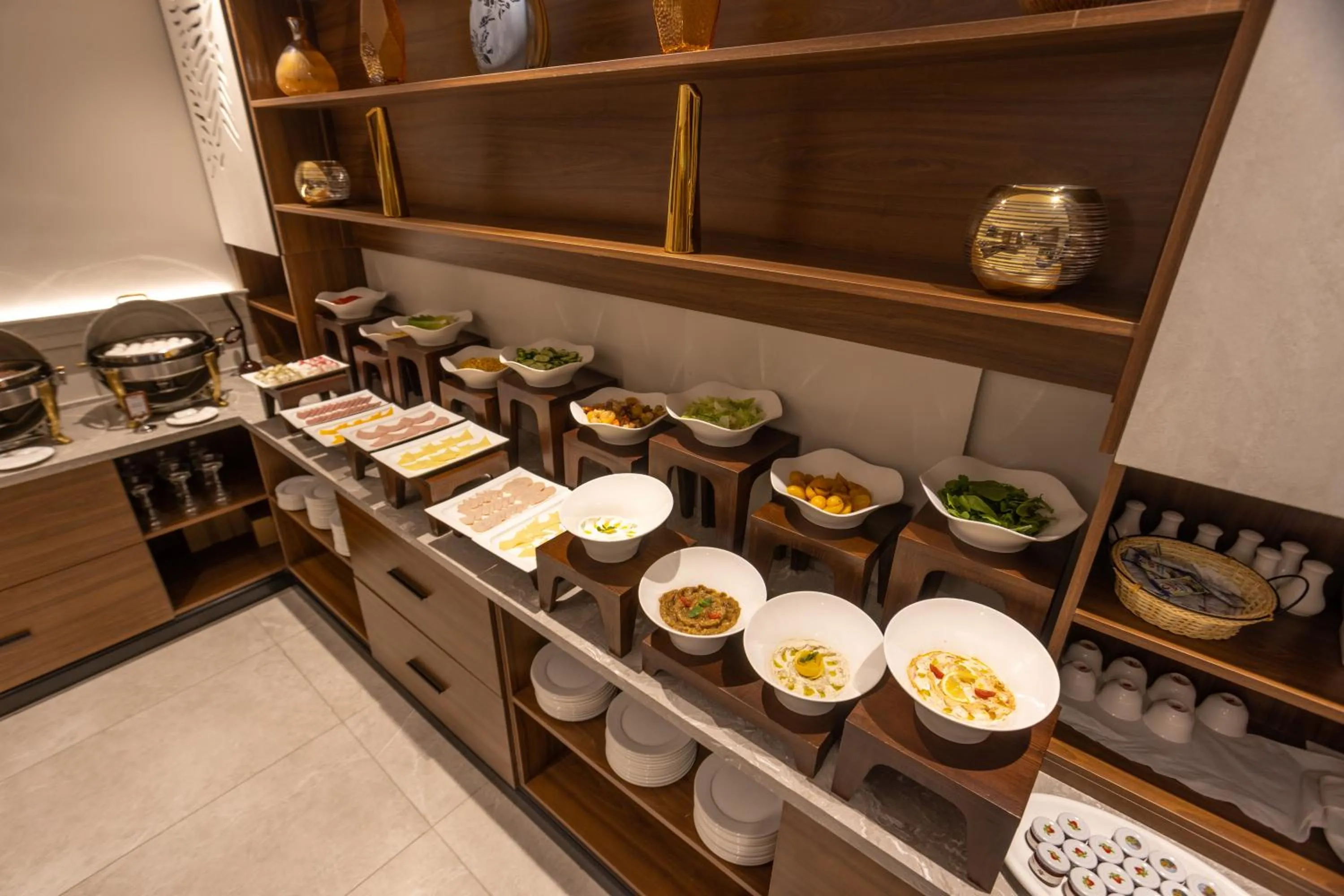 Food and drinks in Skyline Hotel & Suites