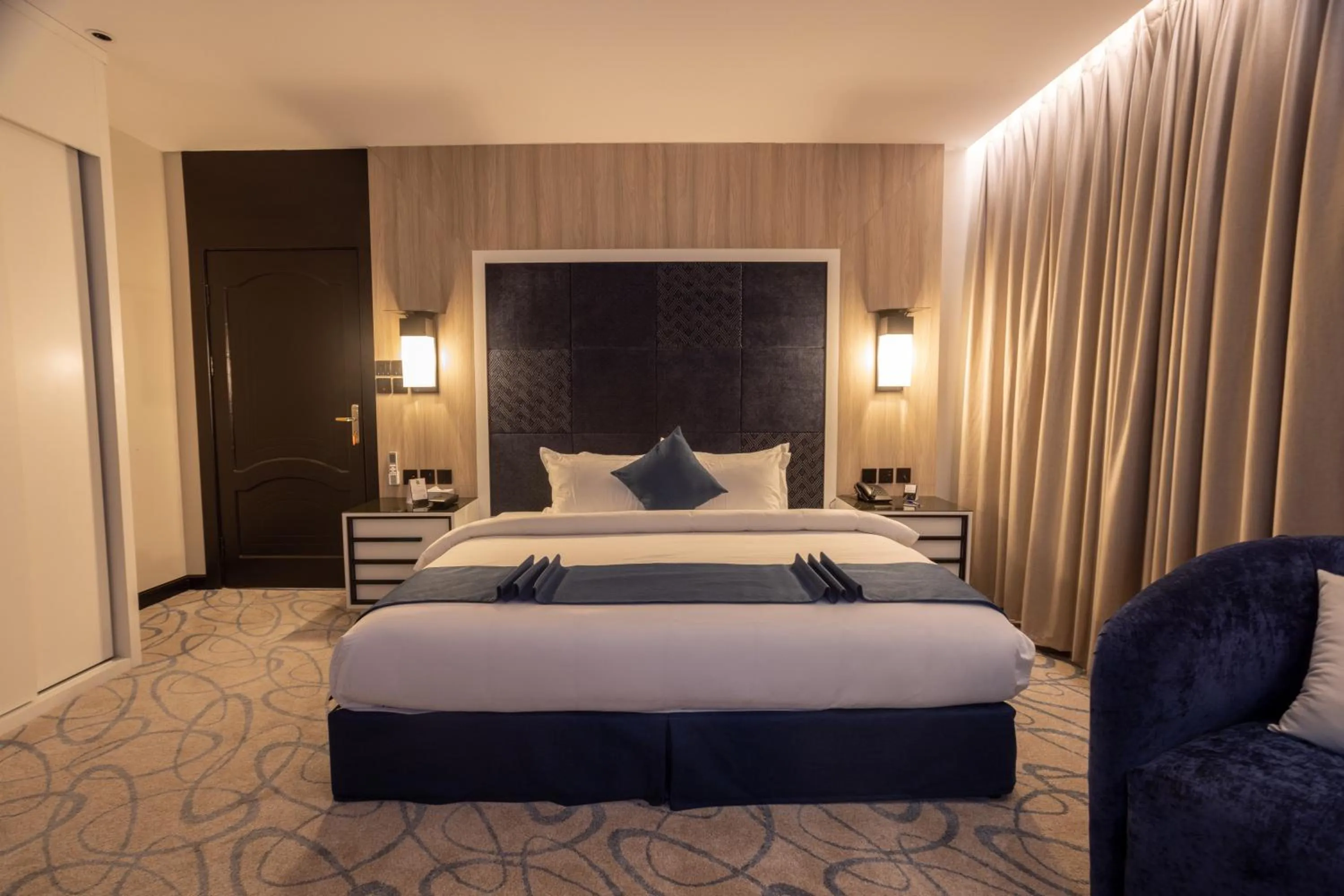 Bed in Skyline Hotel & Suites