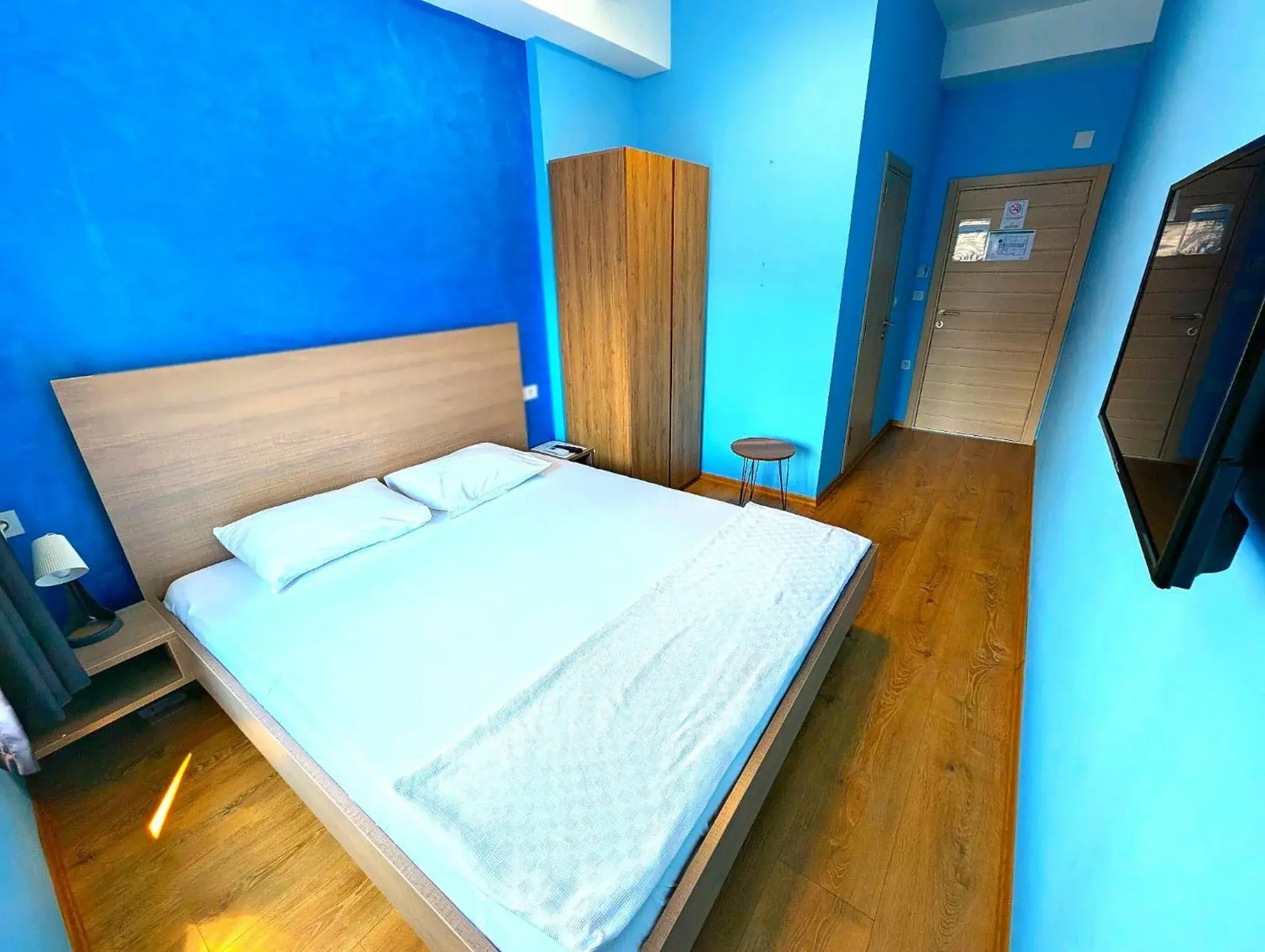 Queen Room - single occupancy in Easy Apartments Queen Room - single occupancy in Easy Apartments