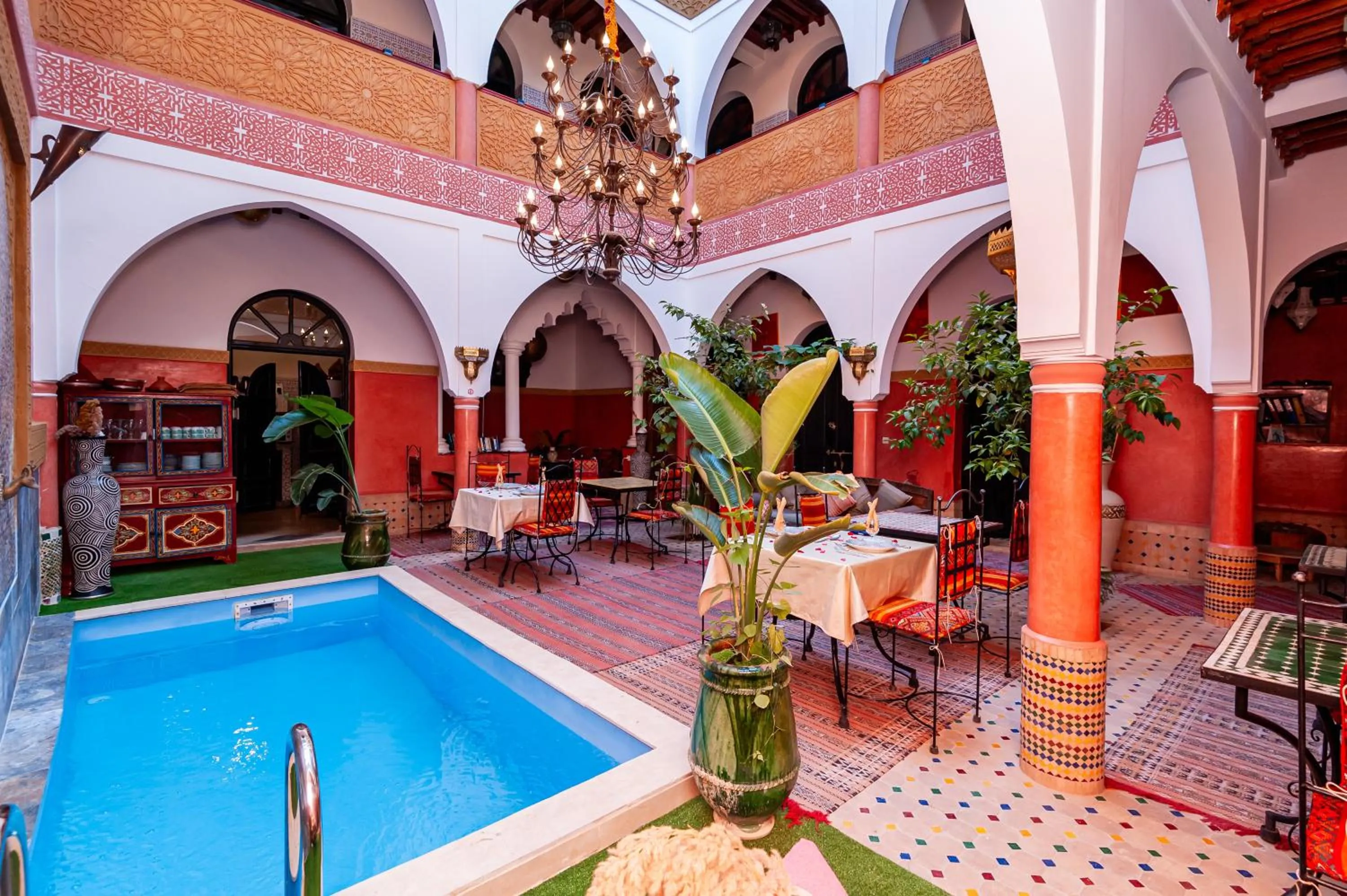 Swimming pool in Riad Losra