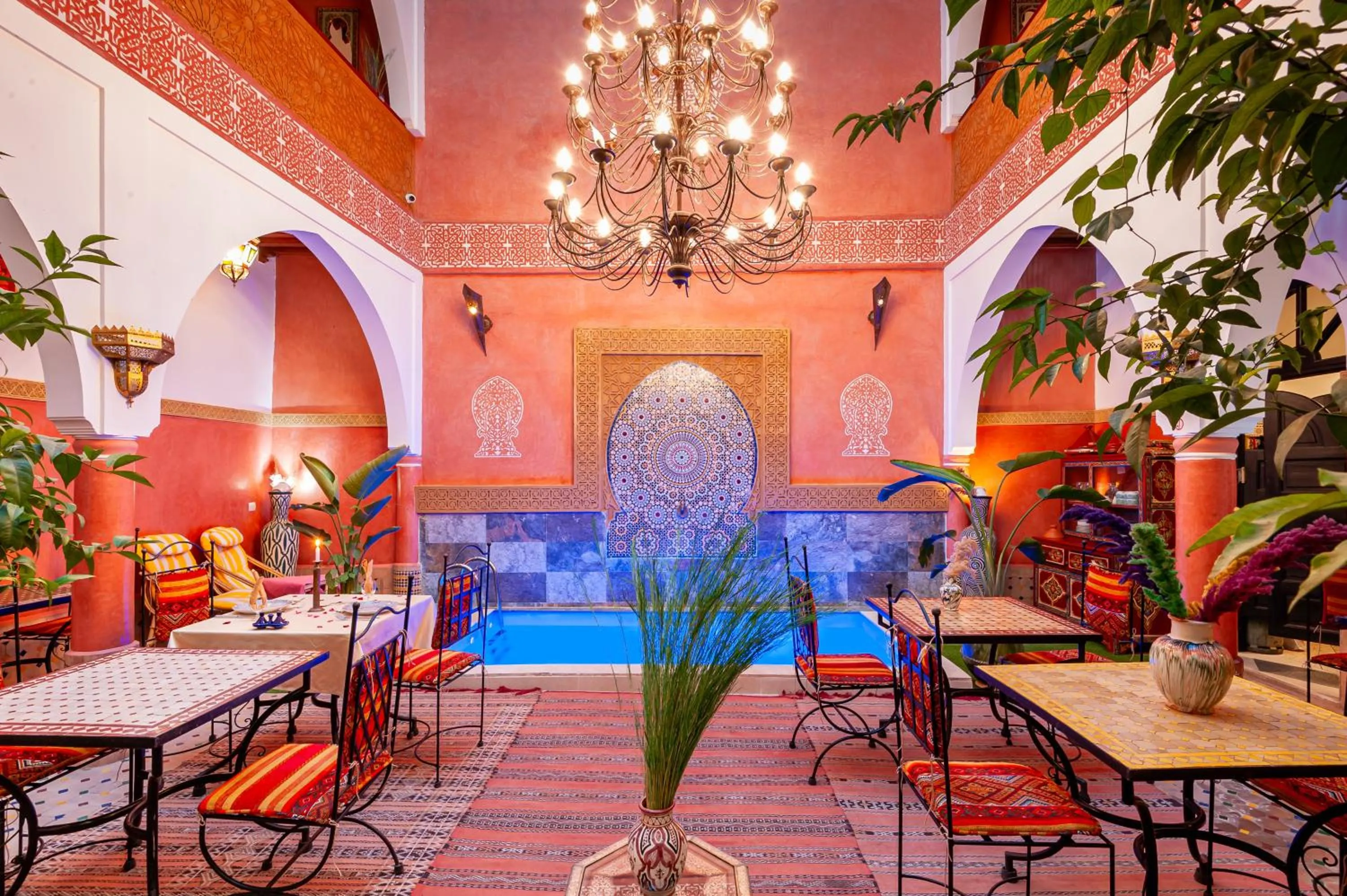 Restaurant/places to eat in Riad Losra