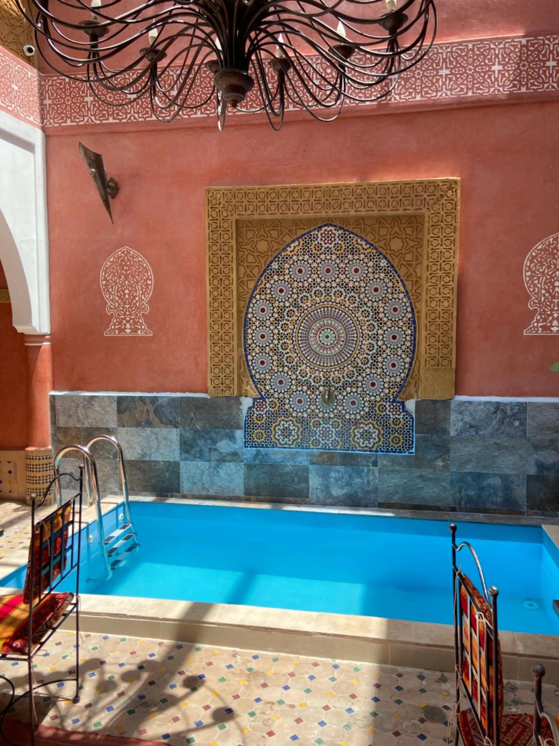 Swimming pool in Riad Losra