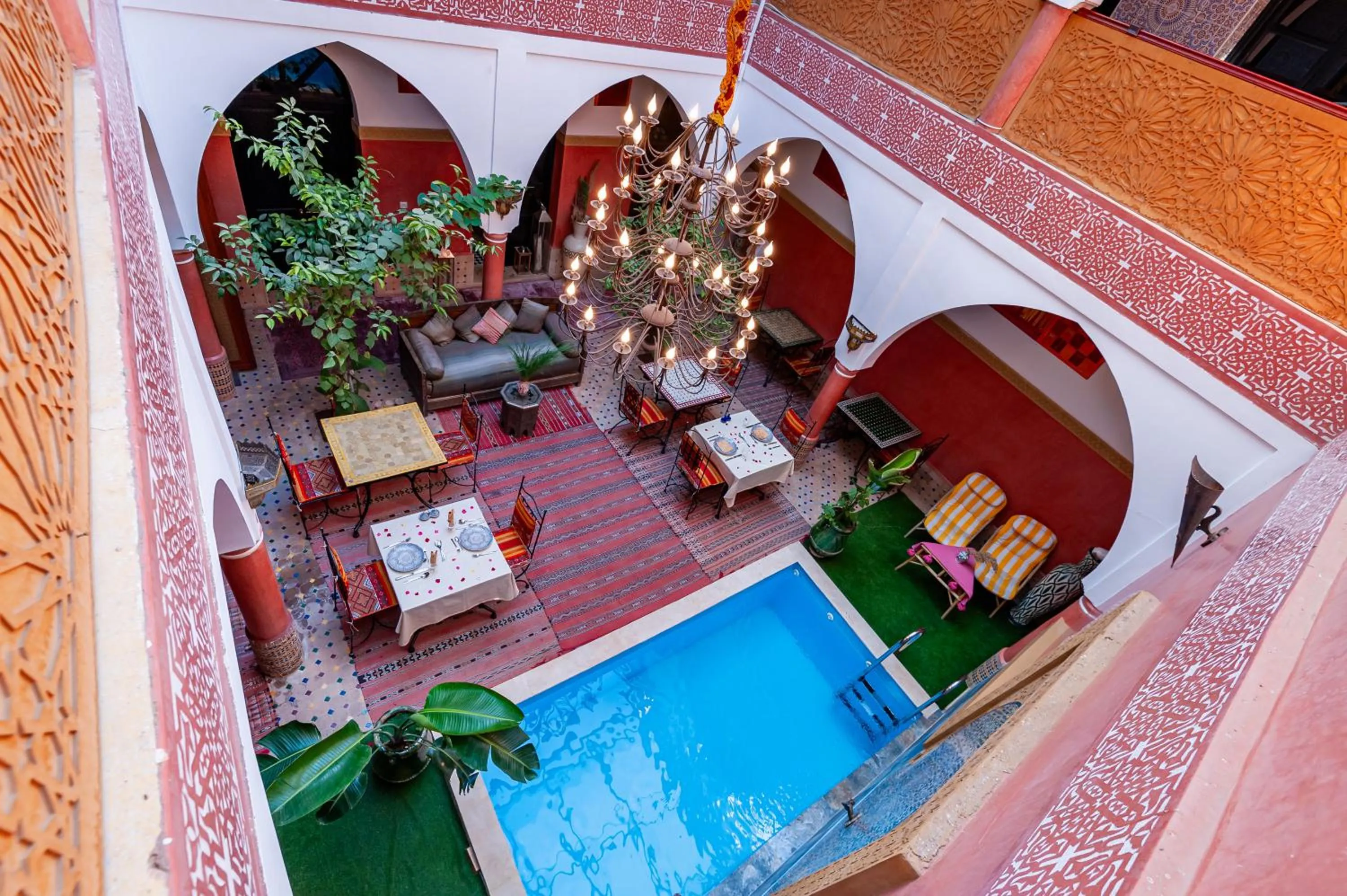 Restaurant/places to eat in Riad Losra