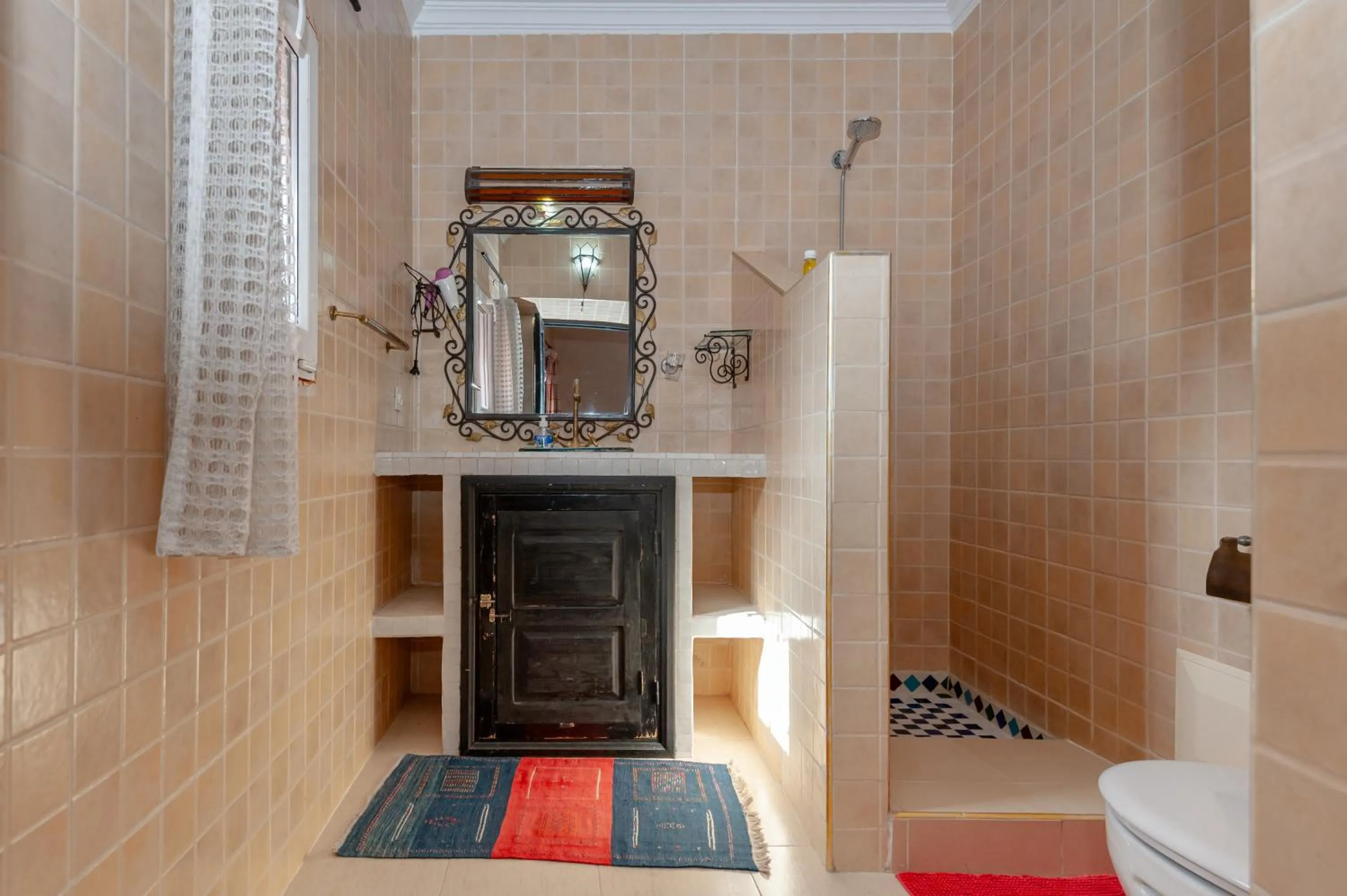 Shower in Riad Losra