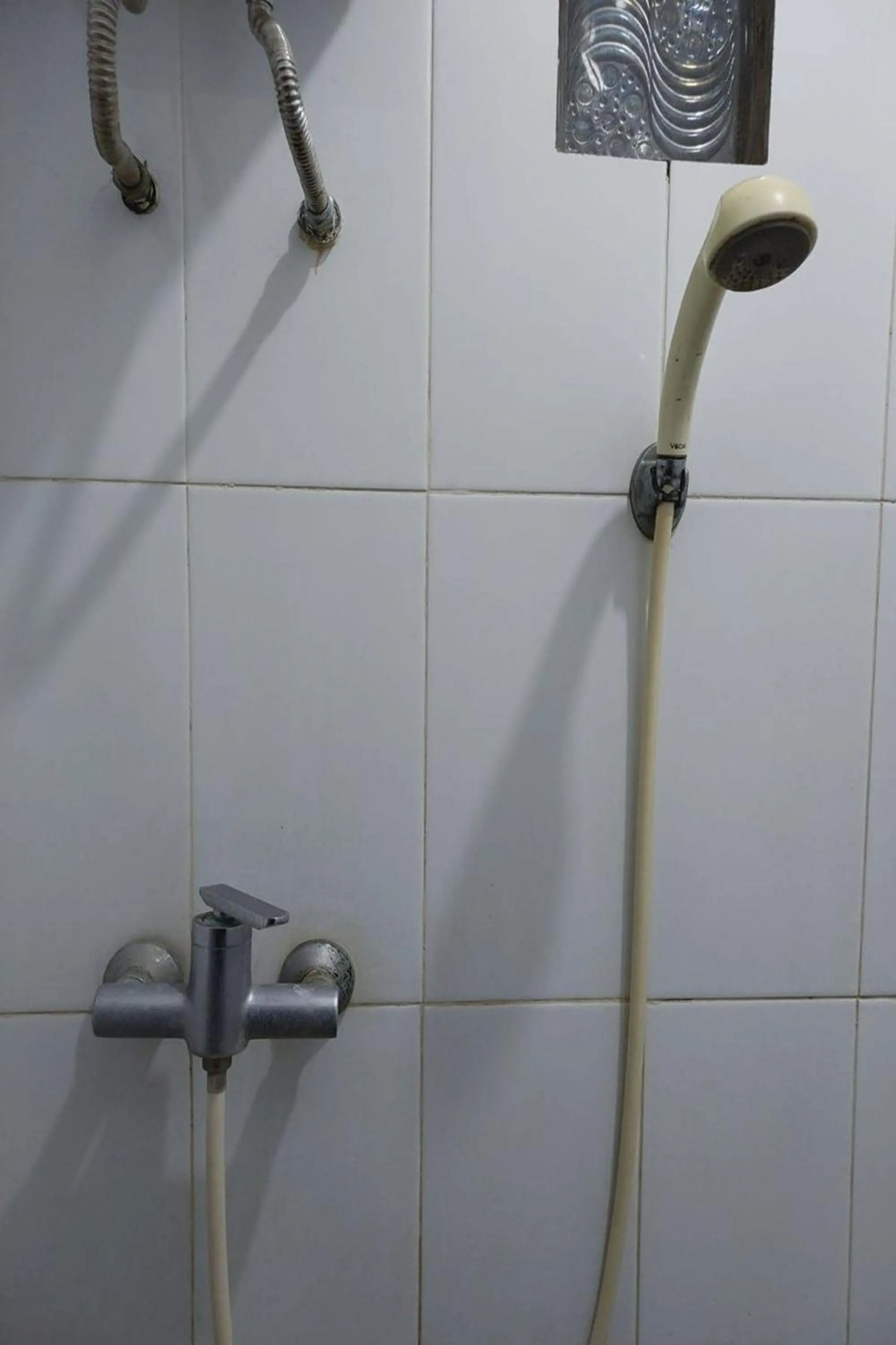 Shower in Hotel Serasi 2